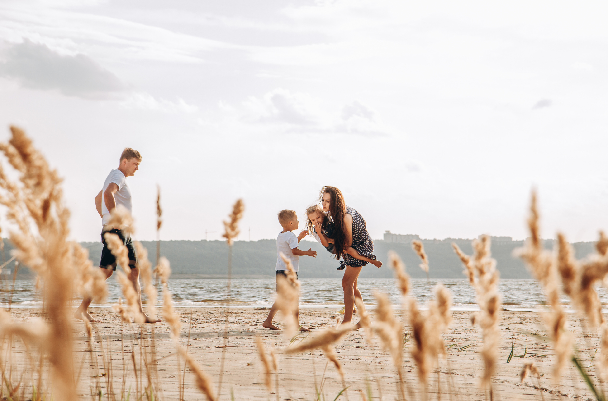 Семейная фотосъемка на Волге. Фотограф Чебоксары