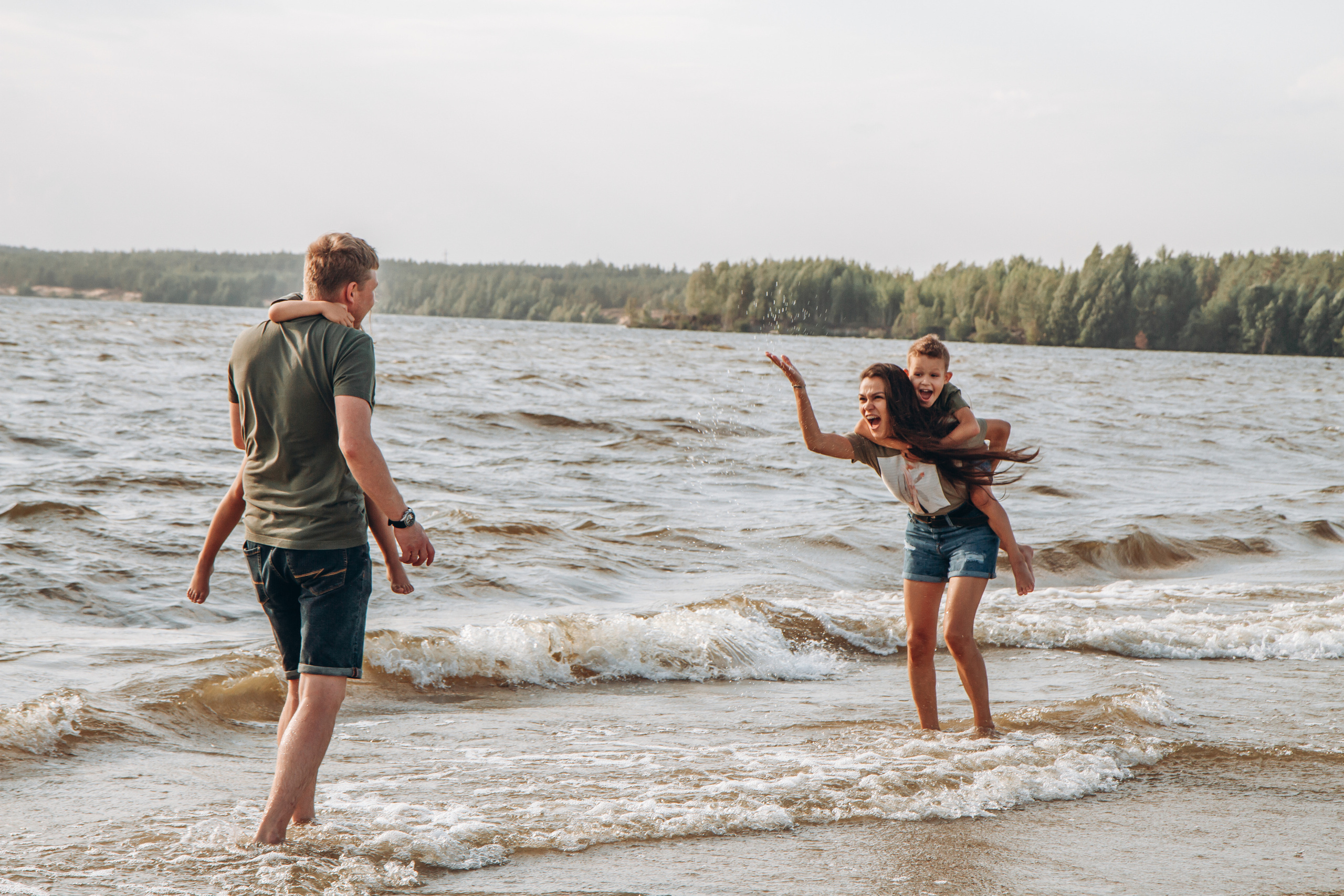 Семейная фотосъемка на Волге. Фотограф Чебоксары