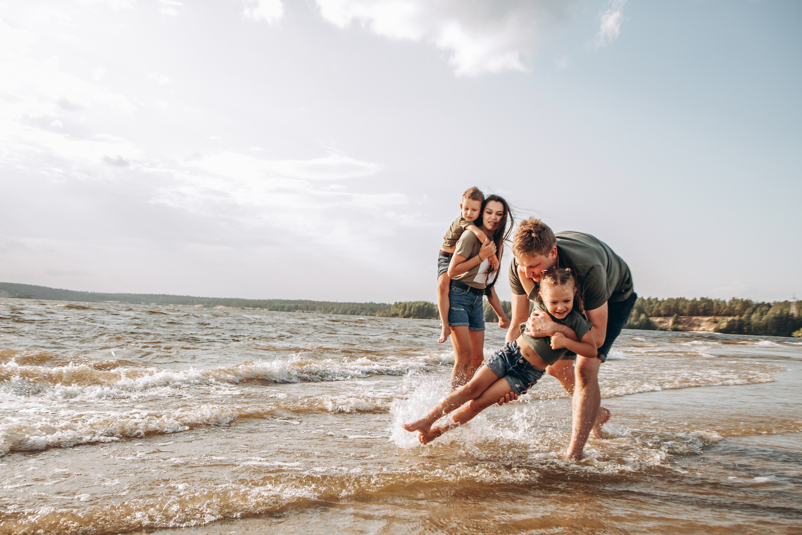 Семейная фотосъемка на Волге. Фотограф Чебоксары