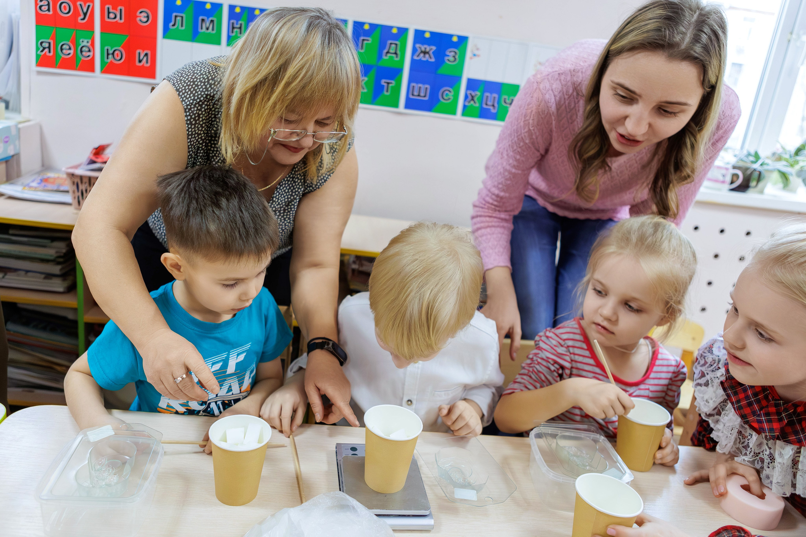 МК к 8 марта. Выпускные альбомы и школьный фотограф в Подольске, Троицке, Щербинке, Москве и Московской области