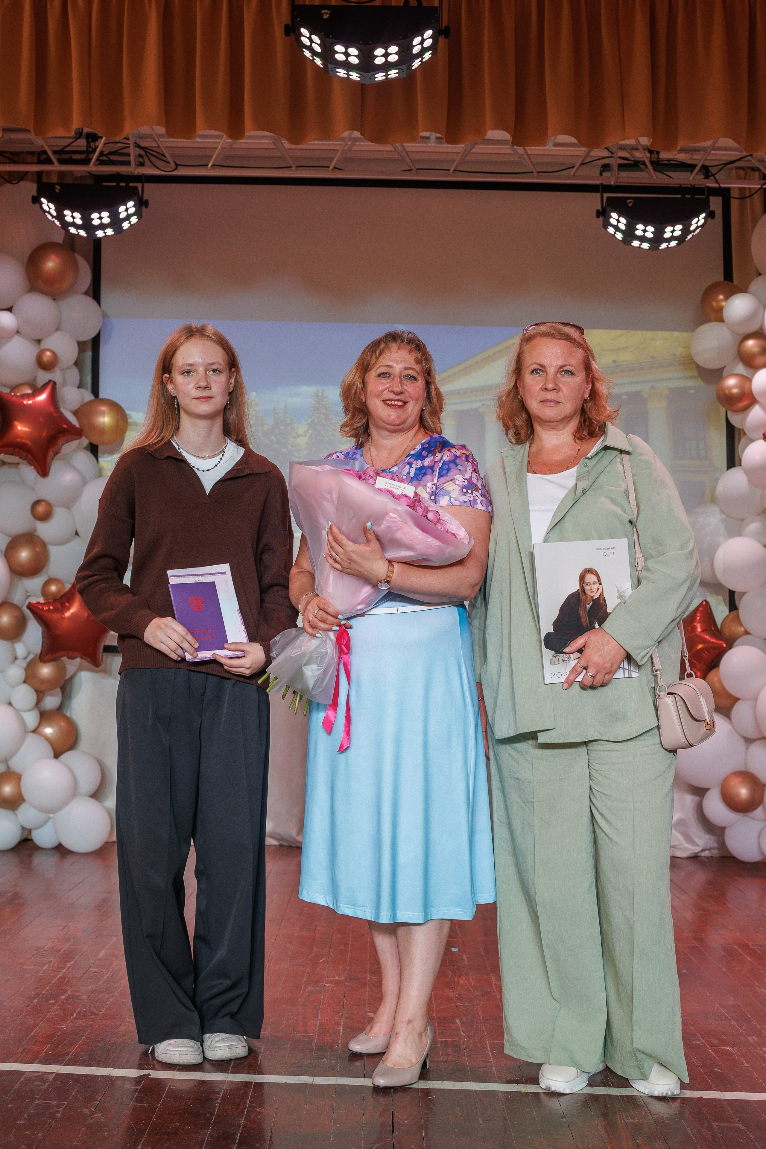 Вручение аттестатов. Свадебный и семейный фотограф в Новосибирске Ирина Дорошкова