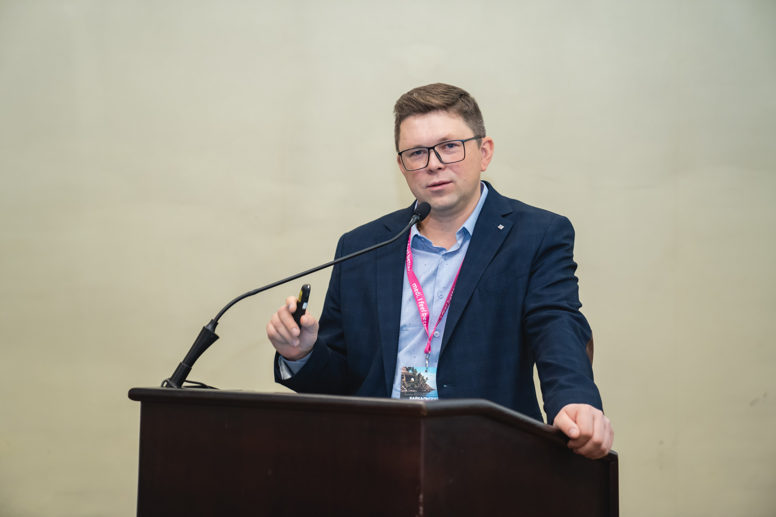 Фотосессия форумов, конференций. Занимаюсь профессиональной фотографией и живу рядом с Байкалом. Работаю в разных жанрах