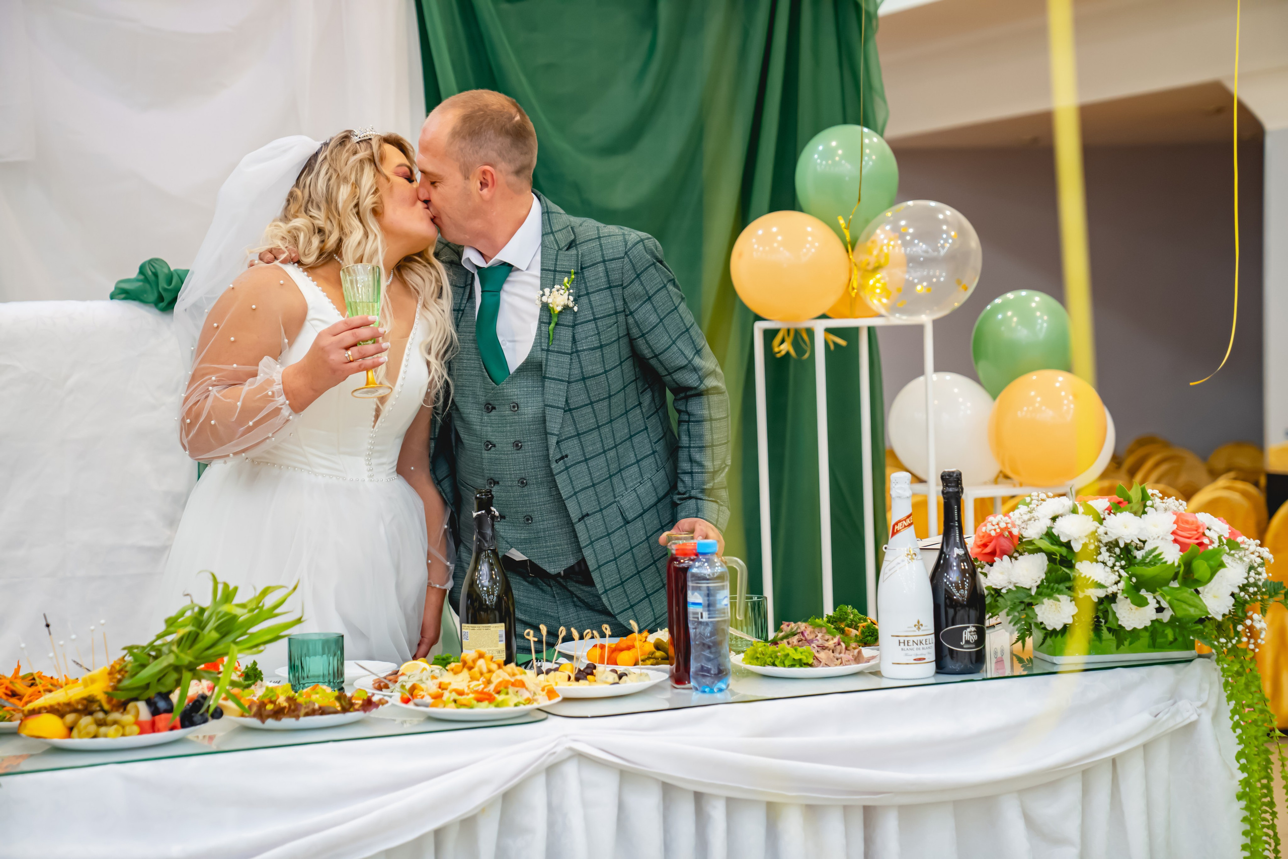 Осенняя Свадьба 2024. Занимаюсь профессиональной фотографией и живу рядом с Байкалом. Работаю в разных жанрах