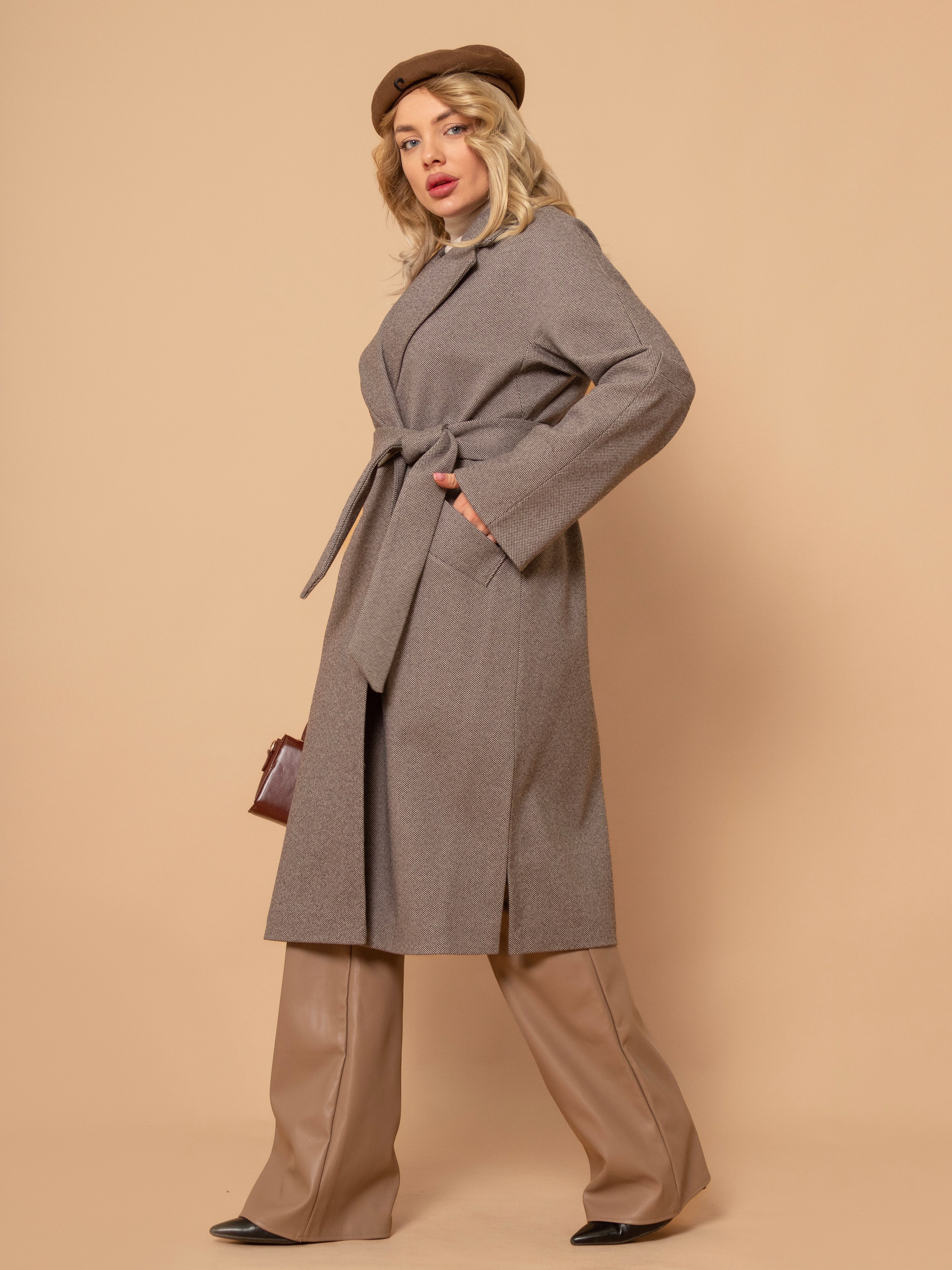 Пальто Х-сайз размер. Фотостудия для Wildberries Ozon