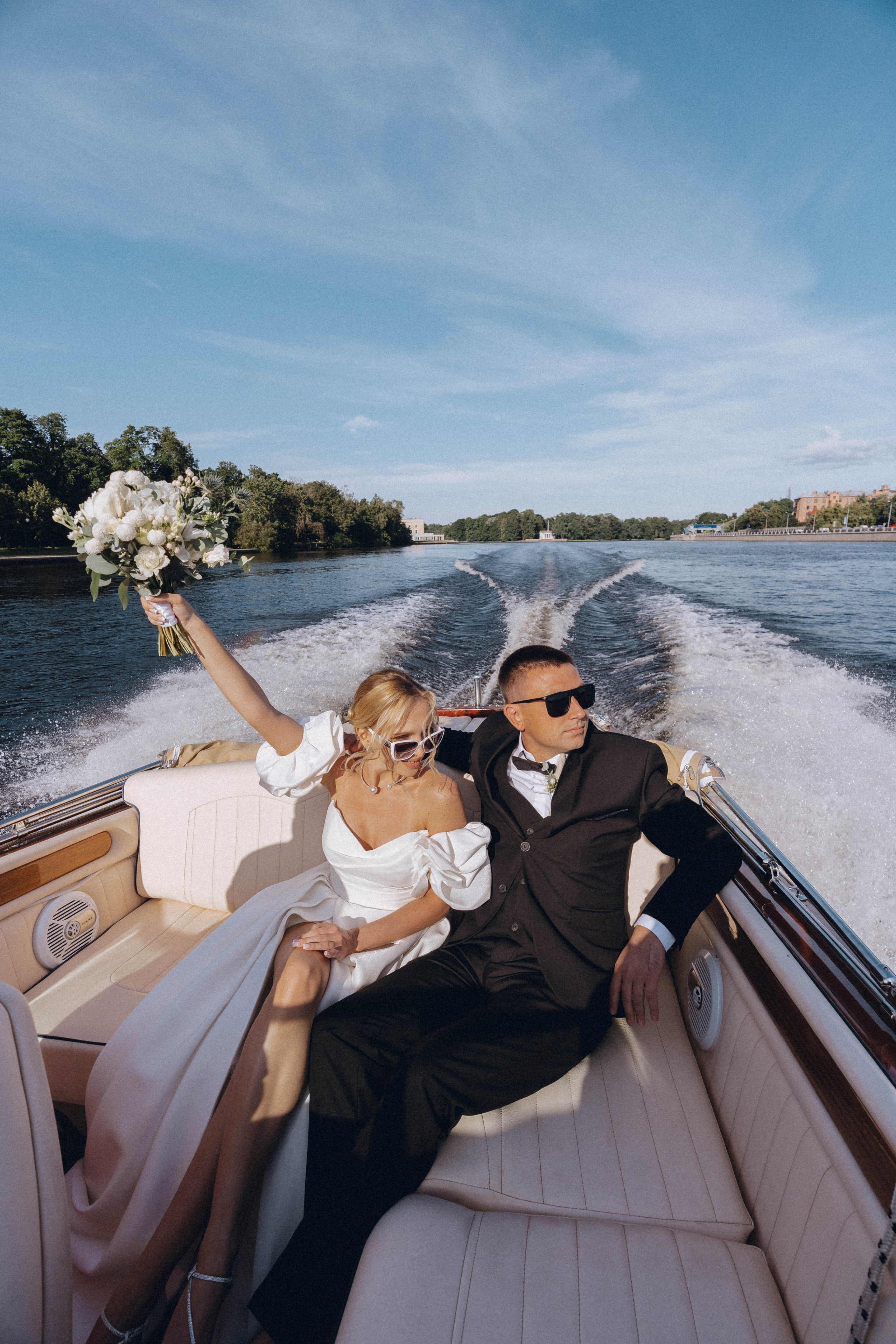 СВАДЕНБНАЯ СЬЕМКА НА КАТЕРЕ ПО КАНАЛАМ САНКТ-ПЕТЕРБУРГА И В АКВАТОРИИ НЕВЫ. Профессиональный фотограф, Санкт-Петербург — Виктория Богомолова