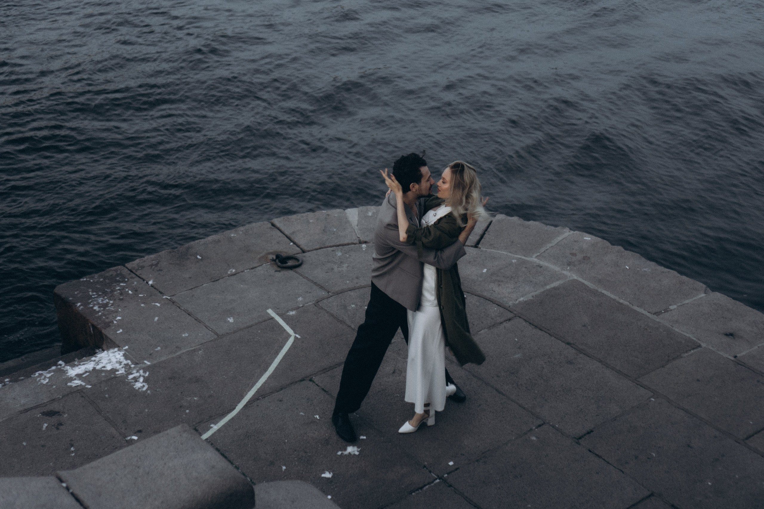 СВАДЕБНАЯ СЬЕМКА ПАРЫ НА РАССВЕТЕ В БЕЛЫЕ НОЧИ И ПРОГУЛКА С РАЗВОДНЫМИ МОСТАМИ И ПИКНИК ВОЗЛЕ ИСАКИЕВСКОГО СОБОРА. Профессиональный фотограф, Санкт-Петербург — Виктория Богомолова