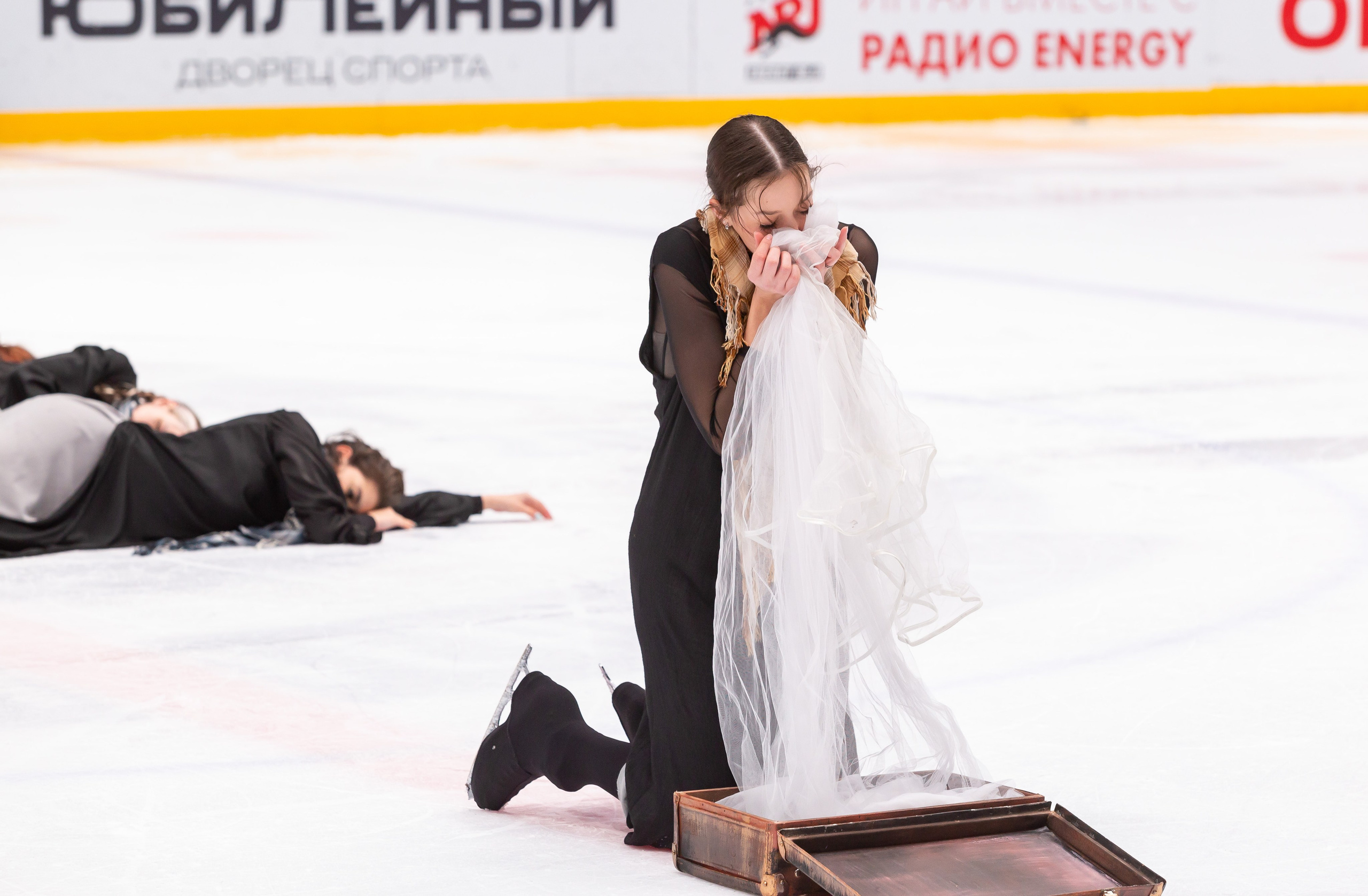 VII Ежегодный фестиваль массовых танцев на льду и фигурного катания «Петровский лёд» Санкт-Петербург 2024. Репортажный фотограф в Москве