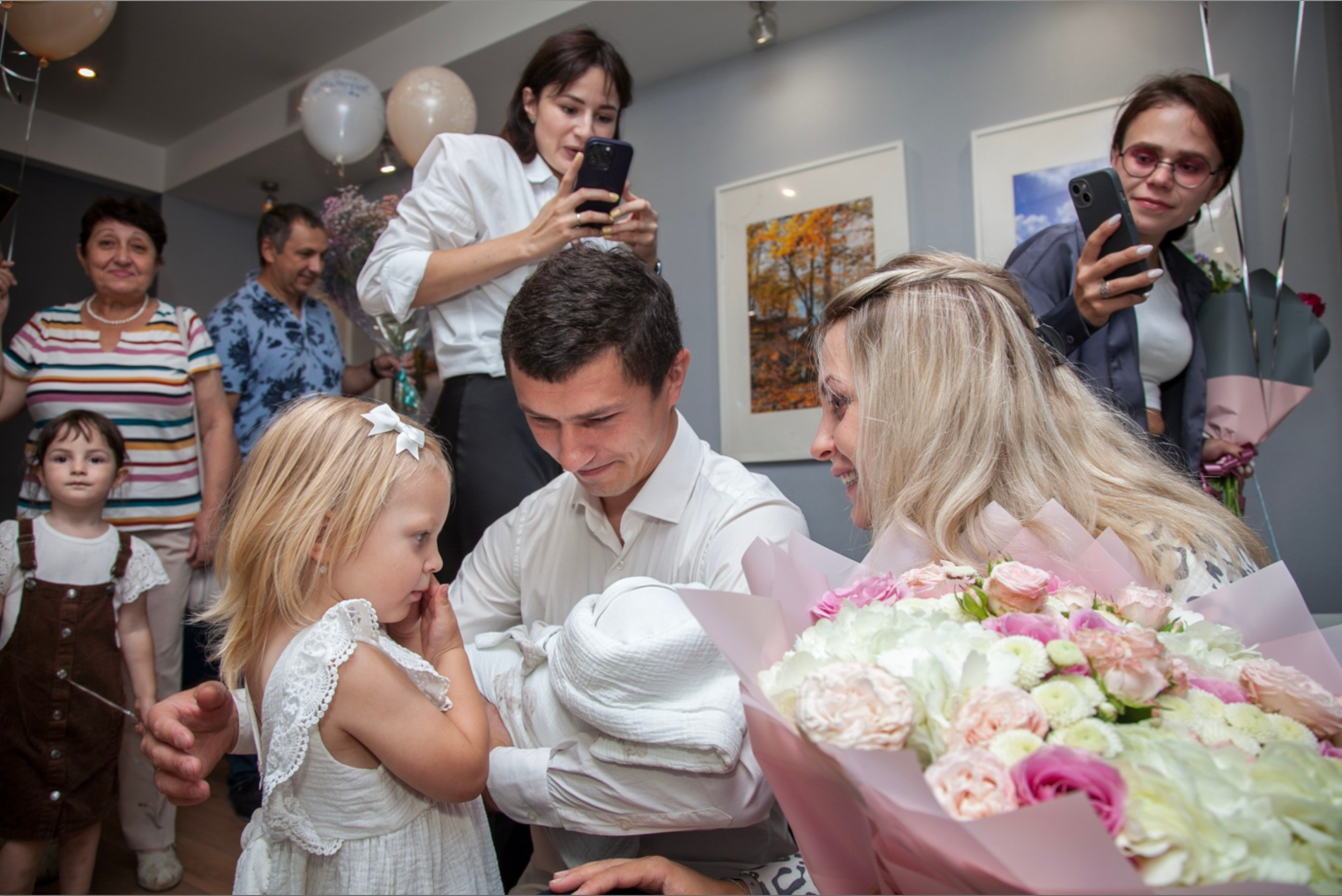 Фотосъемка выписки из роддома в Москве, заказать фотографа на выписку ньюборн съемка в роддоме newborn фотограф в Юдино