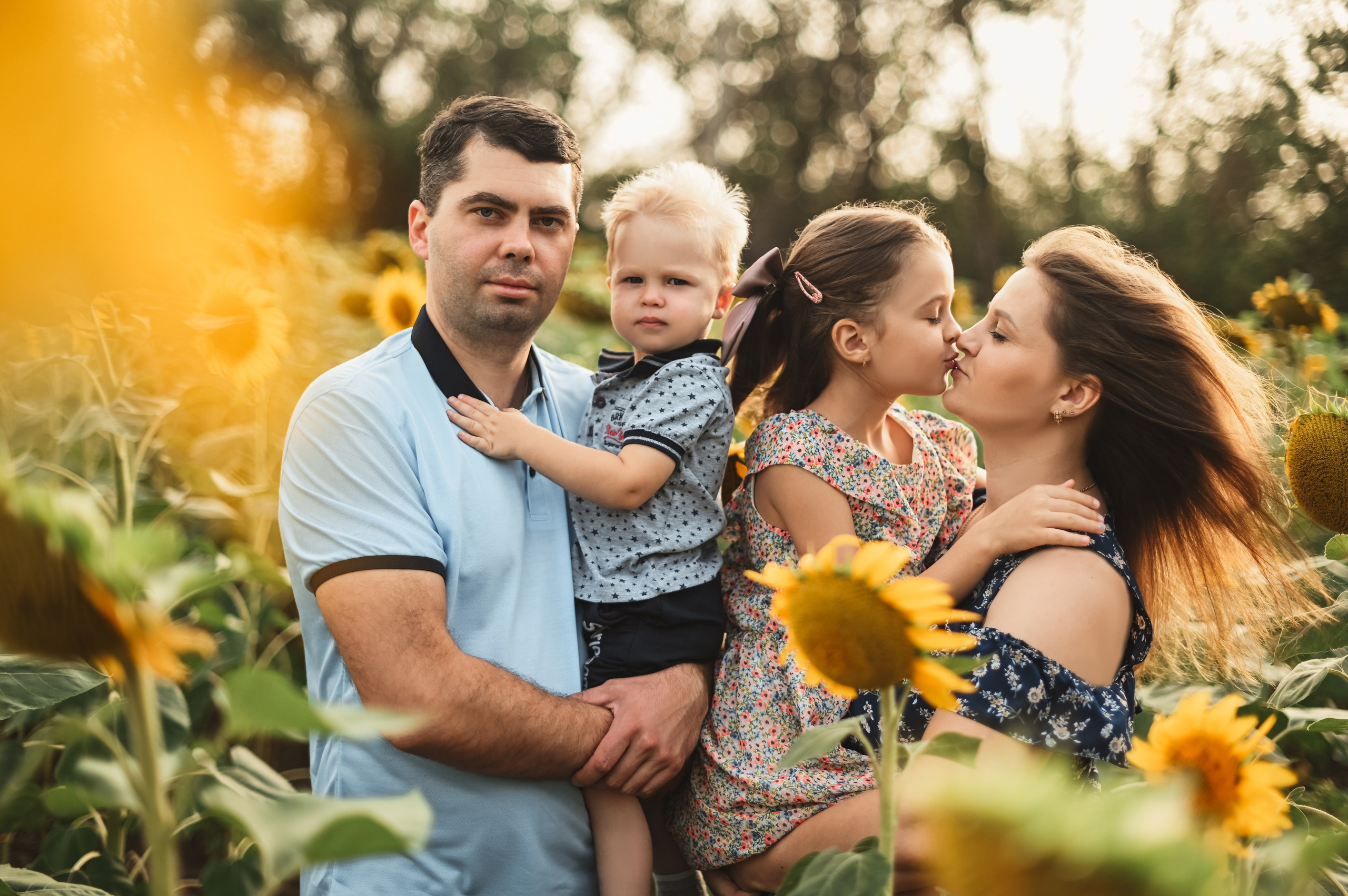 Подсолнухи Света, Даша, Миша, Александр. Фотограф Алёна Мил