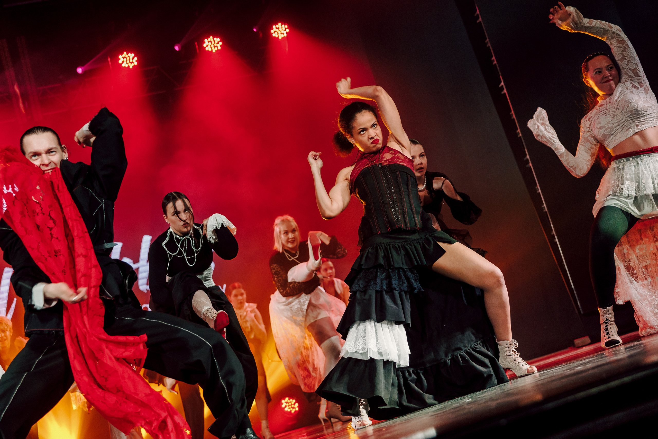 Отчётный концерт танцевальной школы «Red Rabbits» 2025. Лёшка Варзегов — фотограф