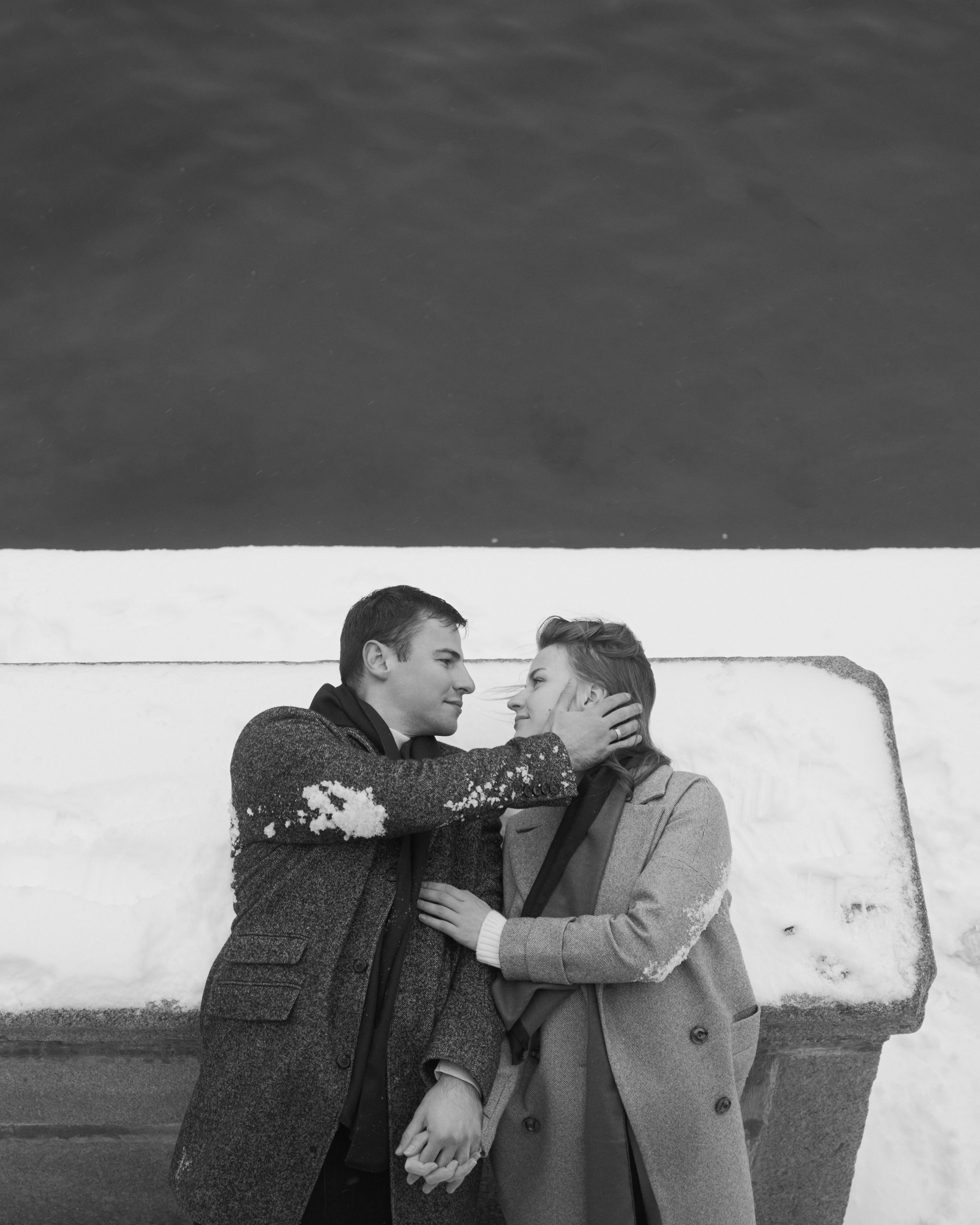 Любовь начинается с поцелуя. Minflo Photographer