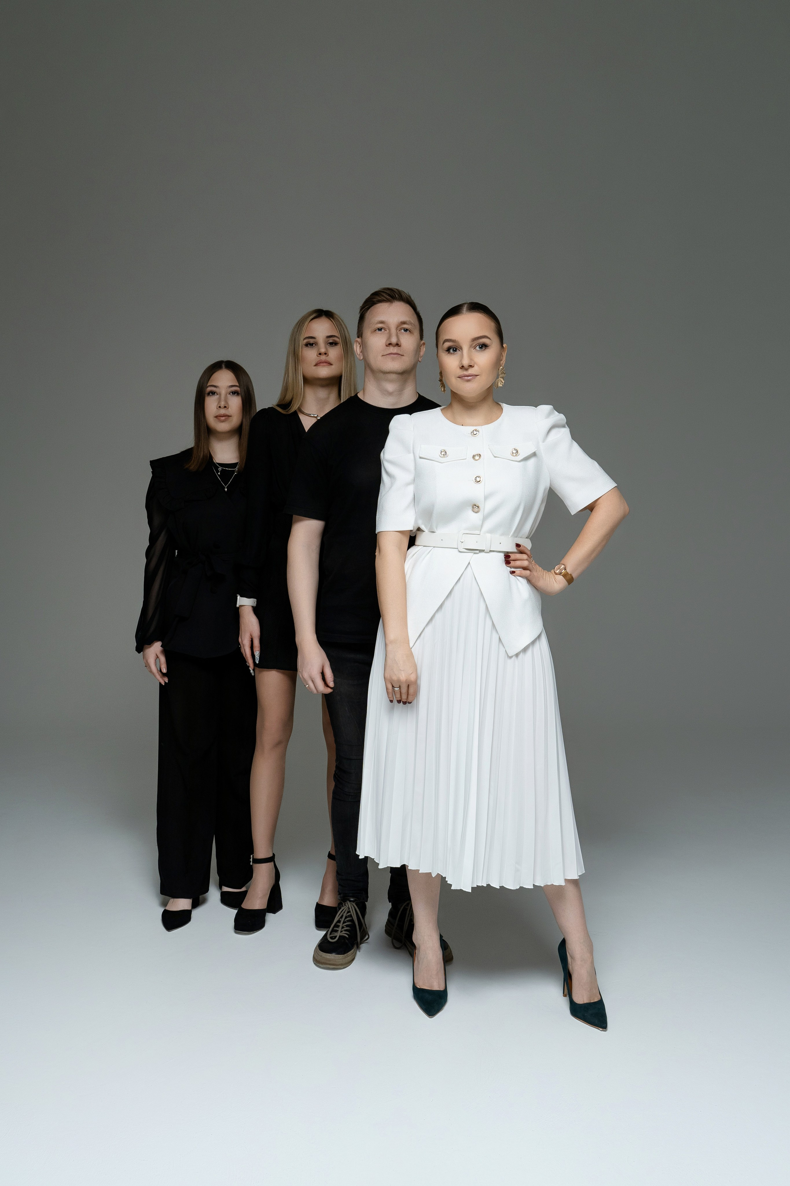 Групповая фотосессия на циклораме