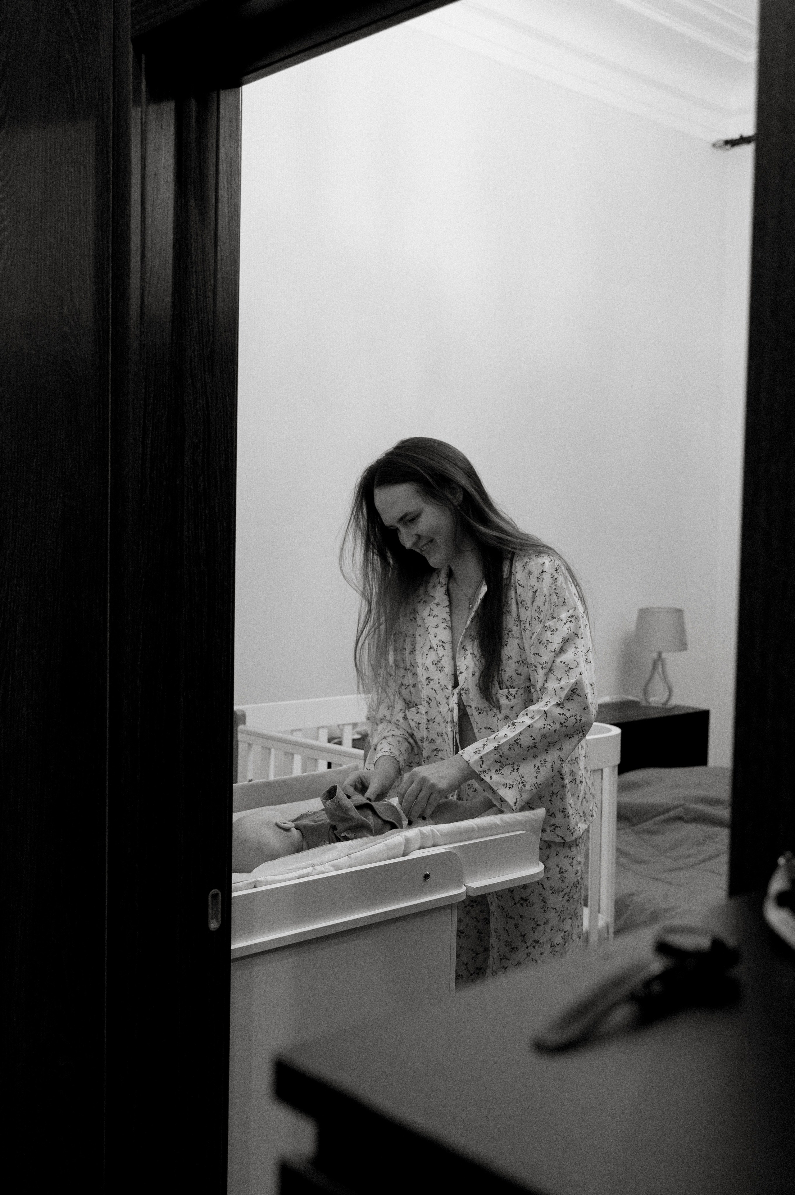 Семейная домашняя фотосессия. Профессиональный фотограф беременности в СПБ. Стильные фотосессии беременности в стиле минимализм и классическая фотография