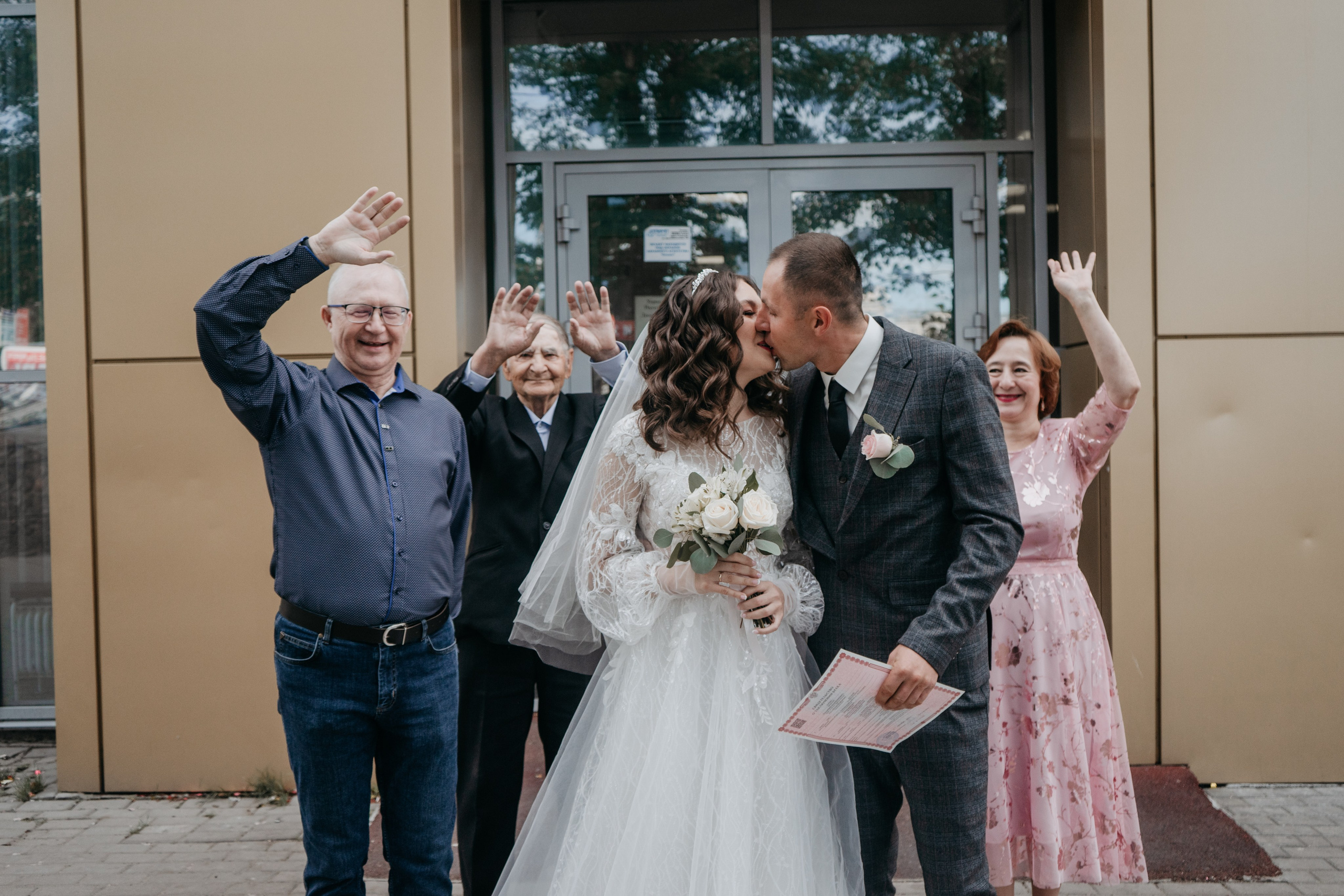 Свадебный фотографии с прогулки в окрестностях Улан-Удэ. Фотограф в Улан-Удэ. Свадебный фотограф в Улан-Удэ