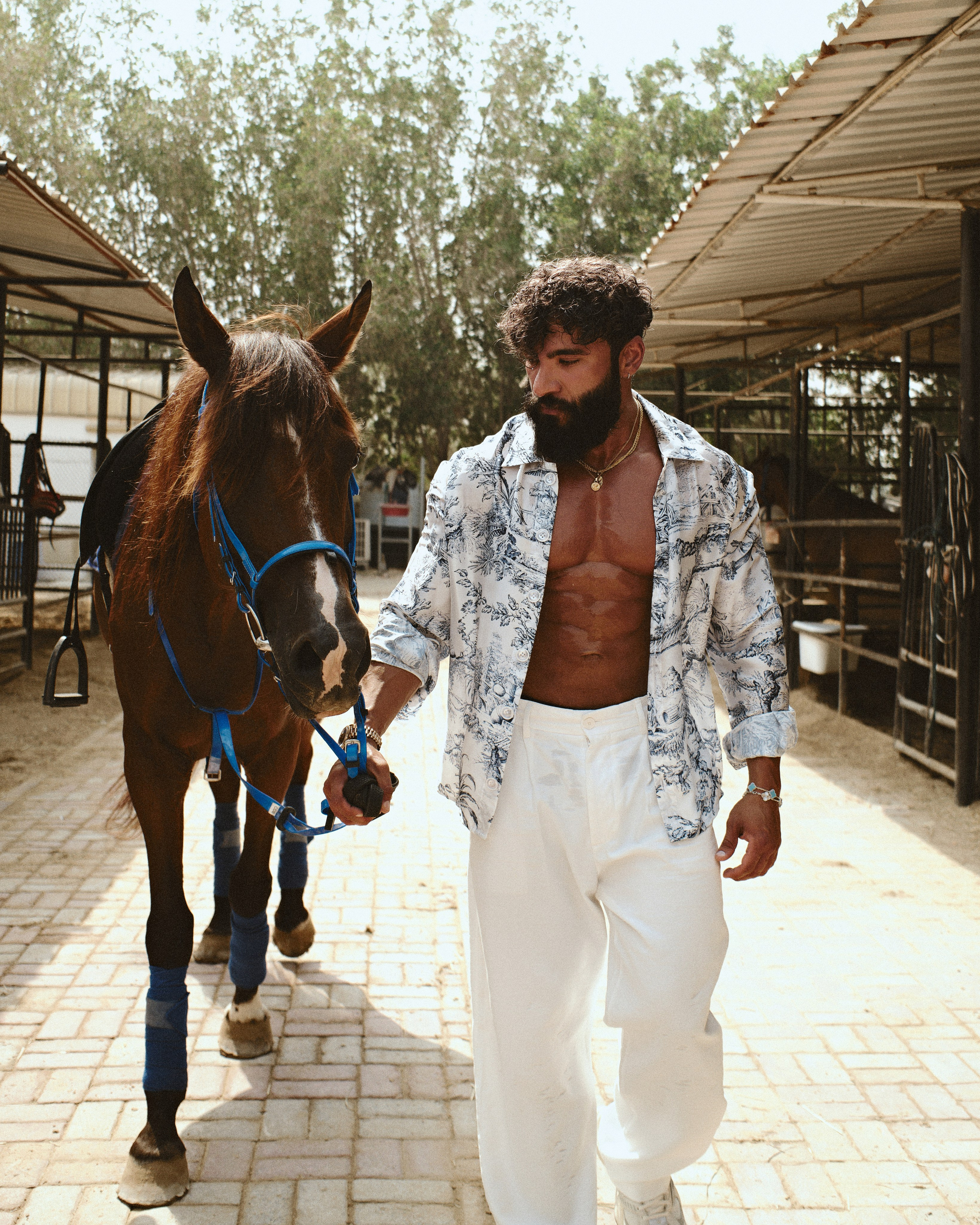 Ahmed. NOIZOMAX Художественный фотограф в Дубай