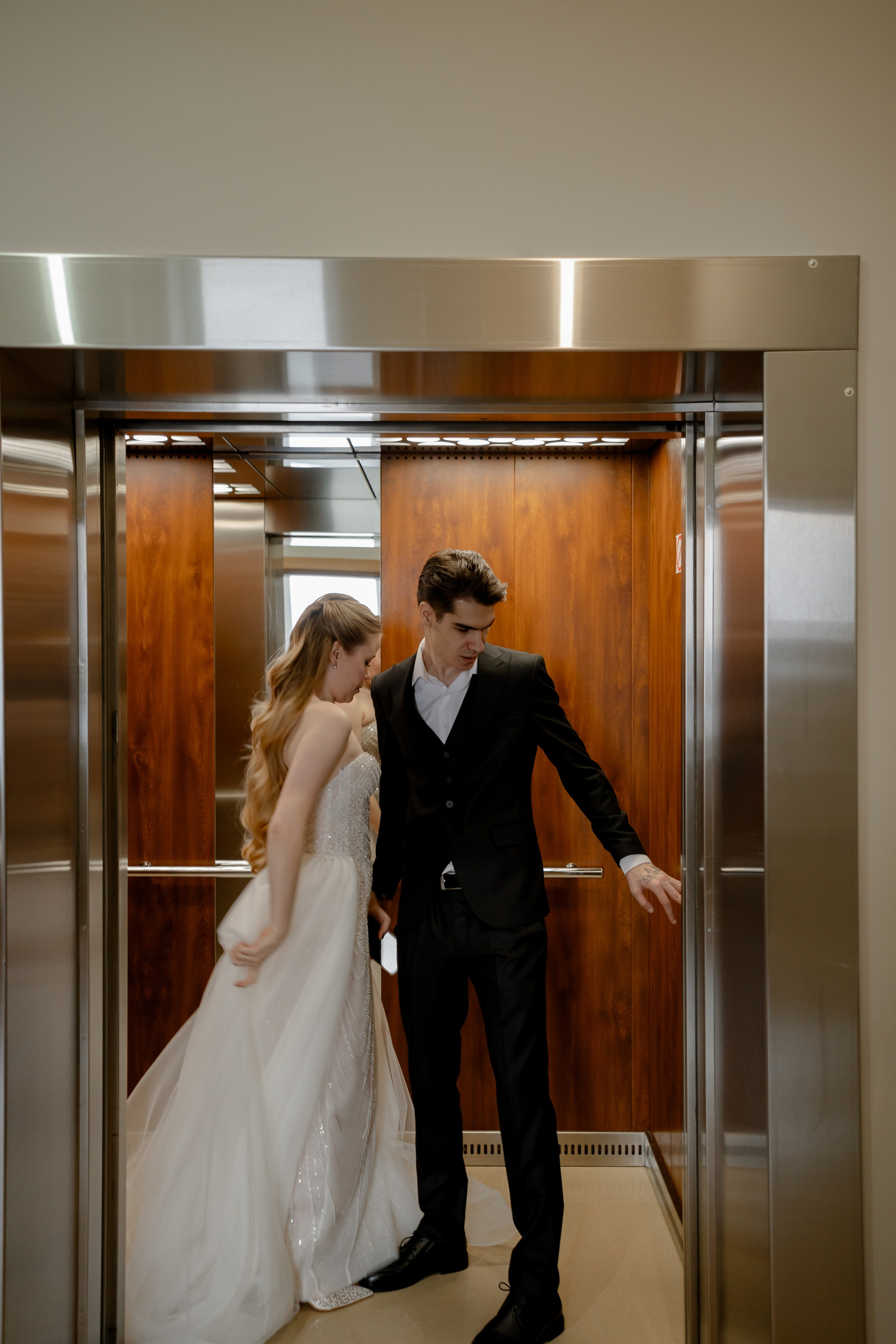 СВАДЕБНАЯ СЬЕМКА СБОРОВ В ОТЕЛЕ И ВЫЕЗД НА ЦЕРЕМОНИЮ (СНЯТО В СИБИРЕ В НИЖНЕВАРТОВСКЕ)М. Профессиональный фотограф, Санкт-Петербург — Виктория Богомолова