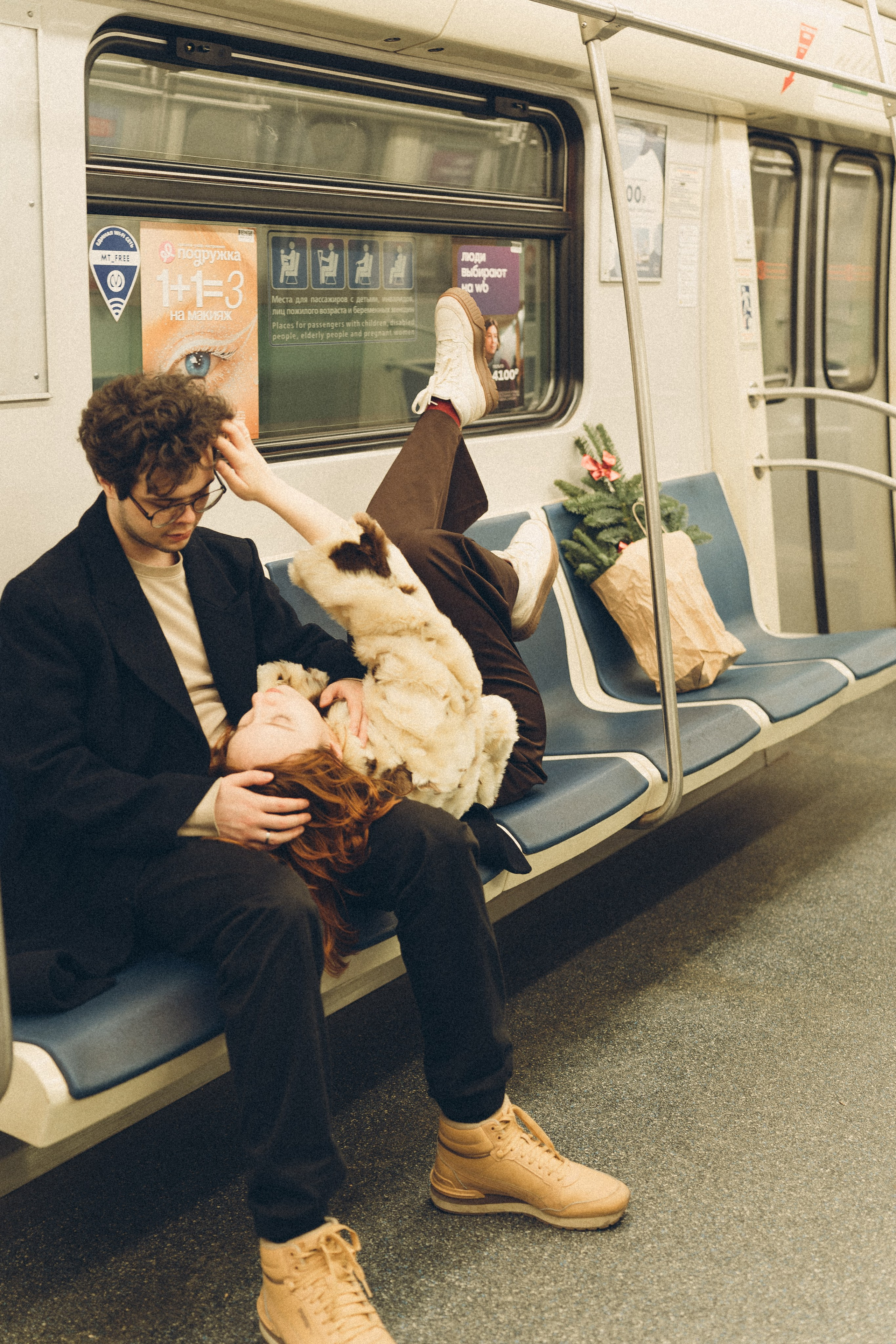 НОВОГОДНЯЯ ФОТОСЕСИИЯ ПАРЫ В МЕТРО ЛЮБОВЬ. Профессиональный фотограф, Санкт-Петербург — Виктория Богомолова