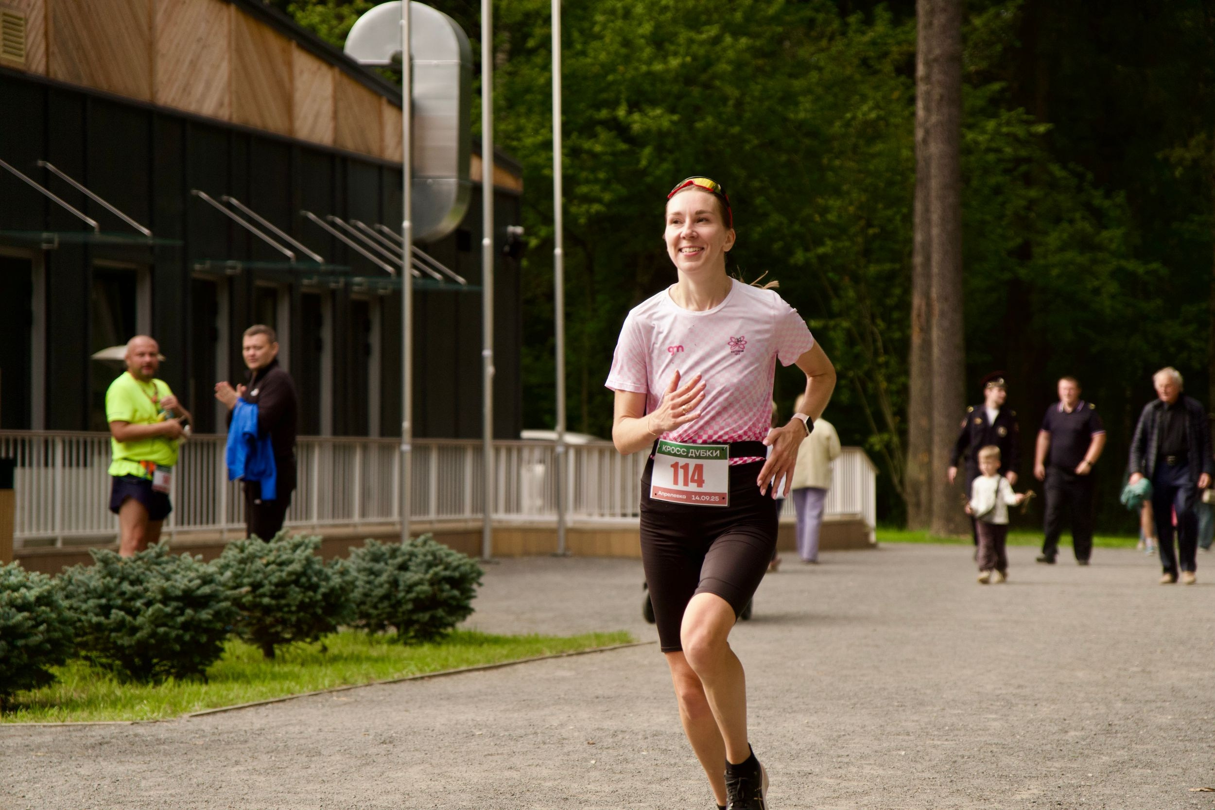 Забег в парке «Дубки». Кафе «БЕЛКА НАШЕПТАЛА». Ну оооочень концептуальное кафе