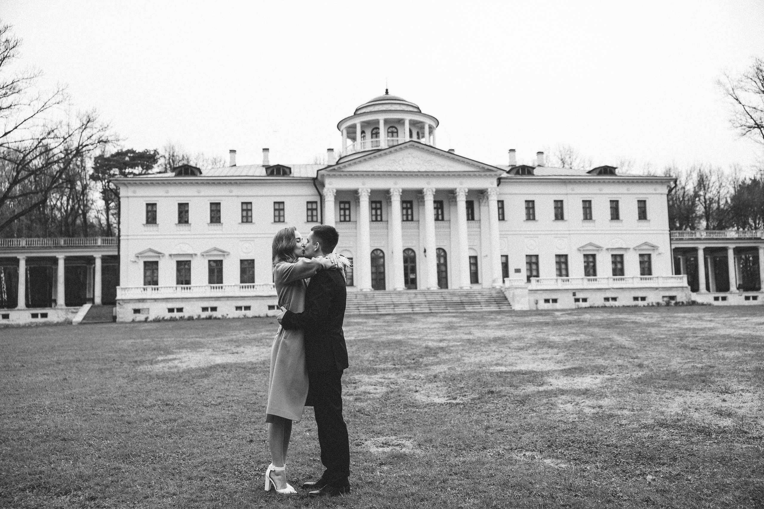 Свадебная фотосессия в Усадьбе Остафьево. Свадебный фотограф в Москве — Оскар Гелманов
