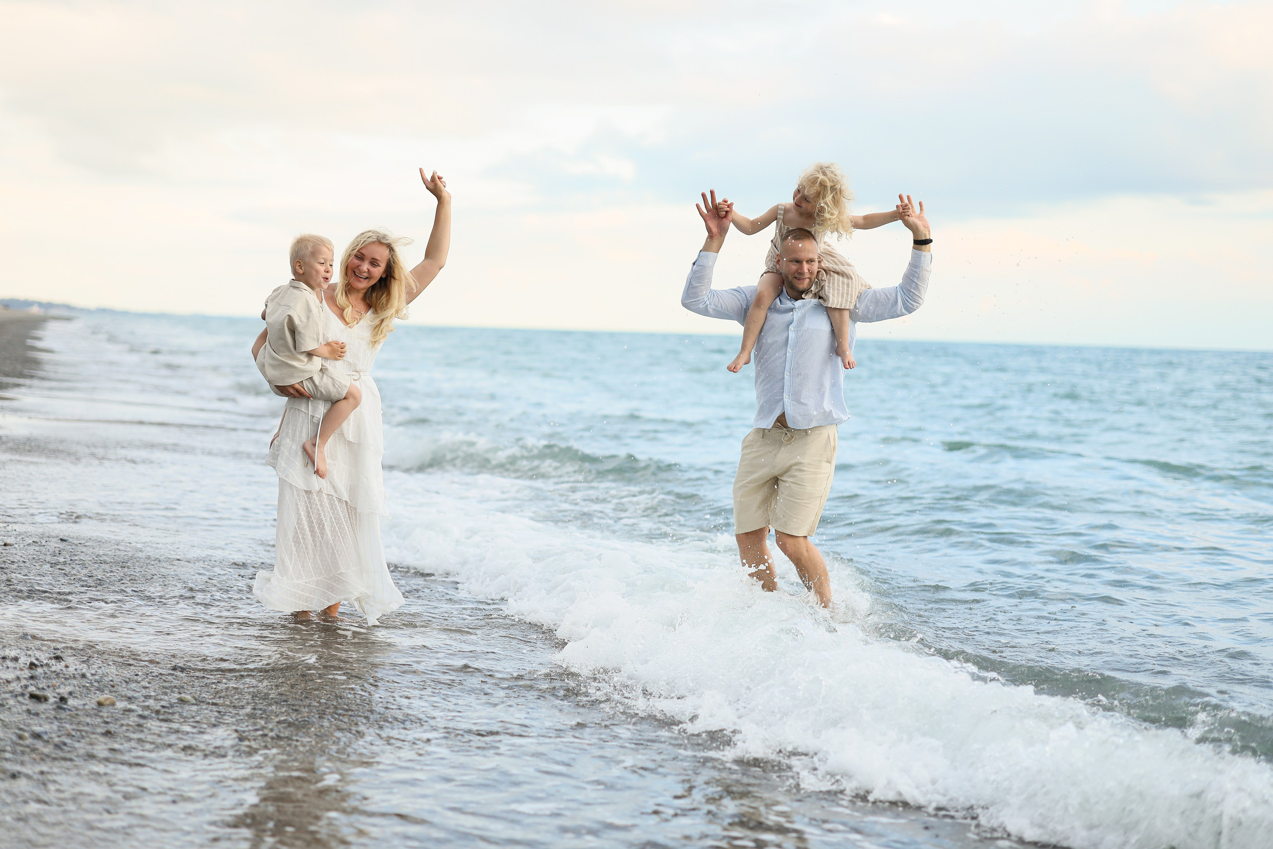 Семейная фотосессия на пляже Келасур, Сухум, Абхазия. Свадебный и семейный фотограф в Абхазии Жанна Соснина