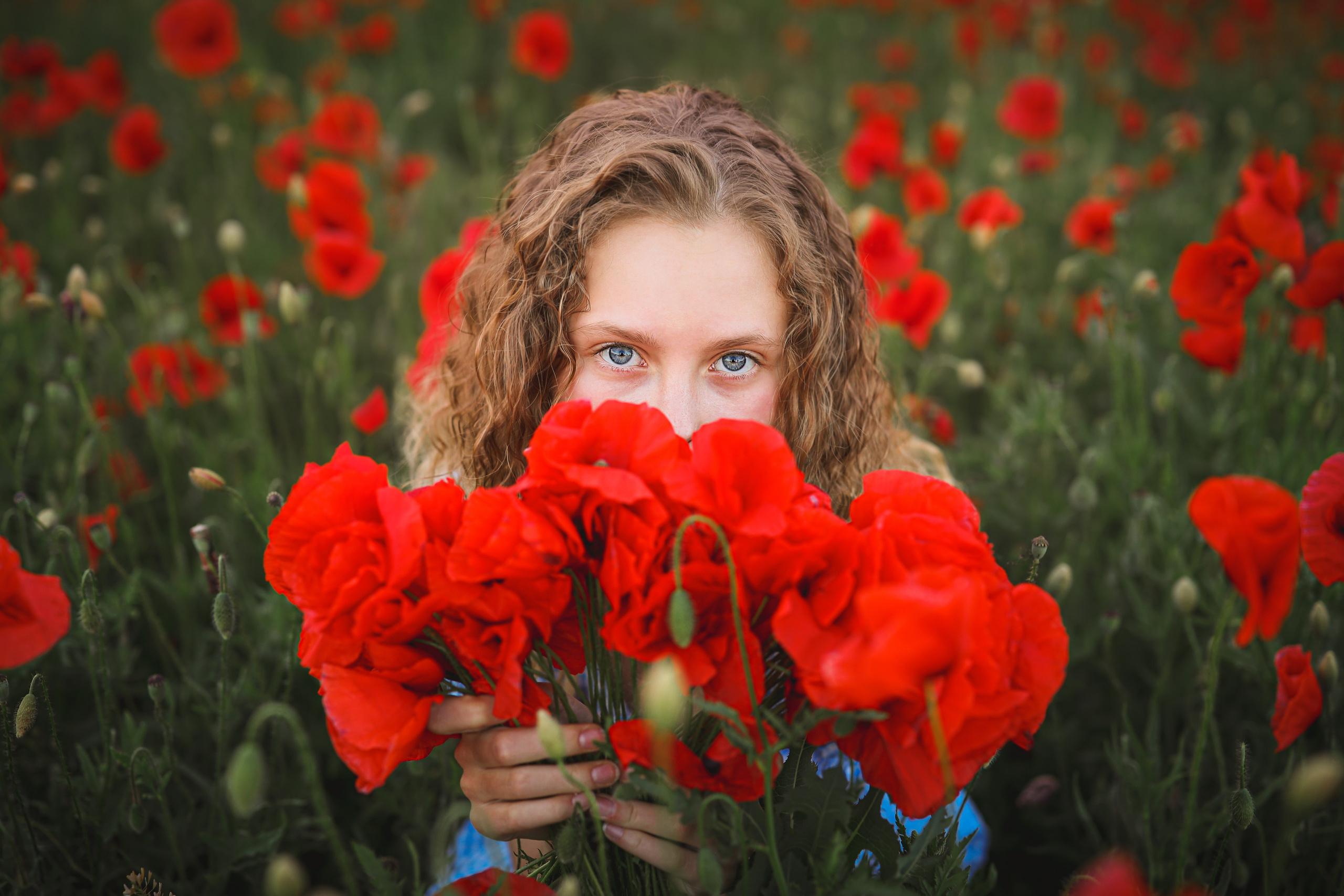 Детская фотосессия в маках. Свадебный и семейный фотограф в Абхазии Жанна Соснина