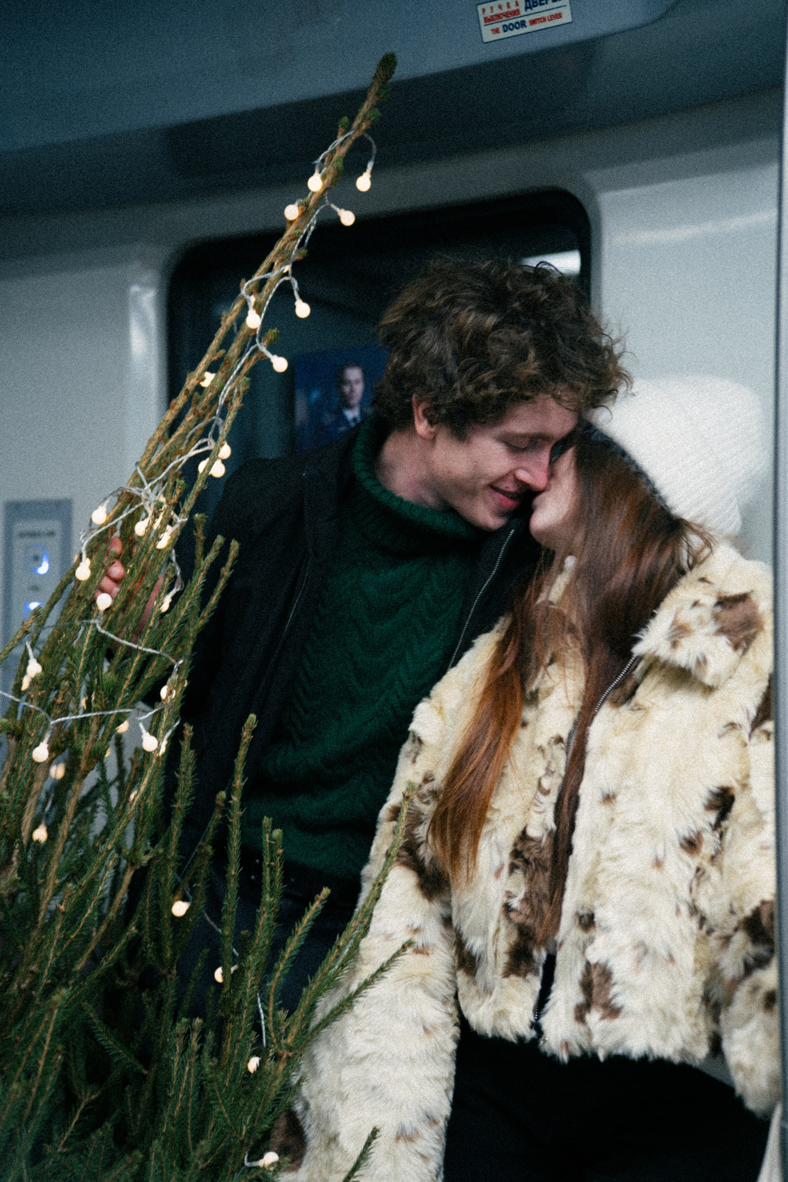 НОВОГОДНЯЯ ПРОГУЛКА ПАРЫ ПО ЧЕРНЫШЕВСКОЙ ПЕРЕД НОВЫМ ГОДОМ. Профессиональный фотограф, Санкт-Петербург — Виктория Богомолова