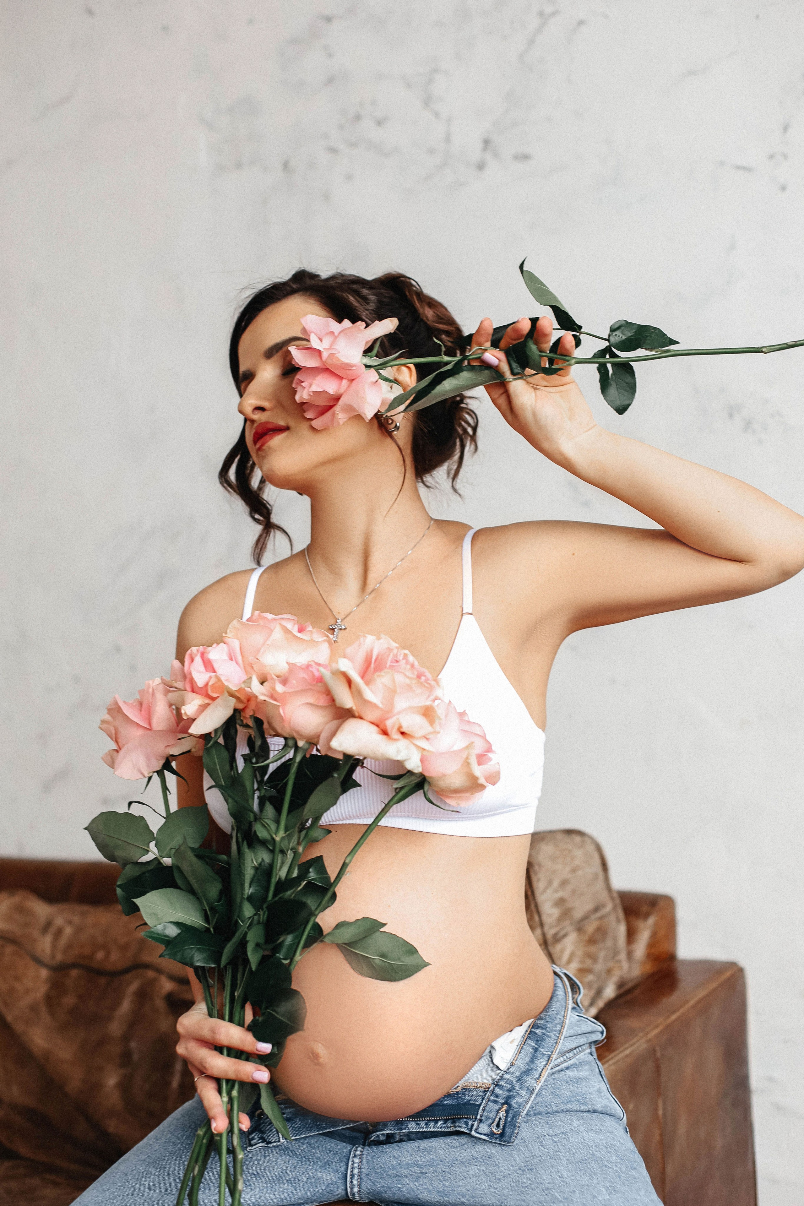 Фотосессия беременности в Москве в студии. Свадебный и семейный фотограф в Москве