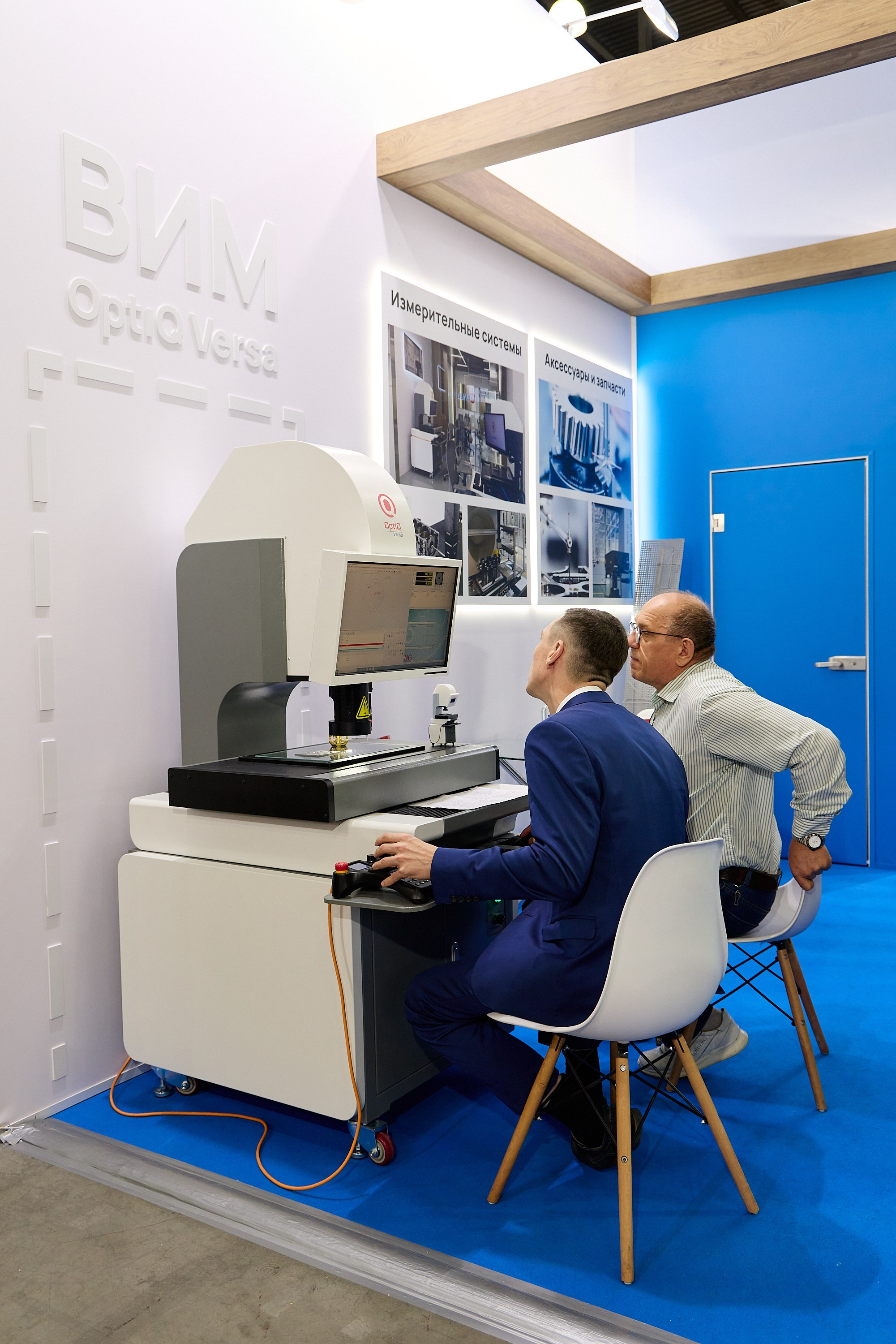 стенд научный на выставке 