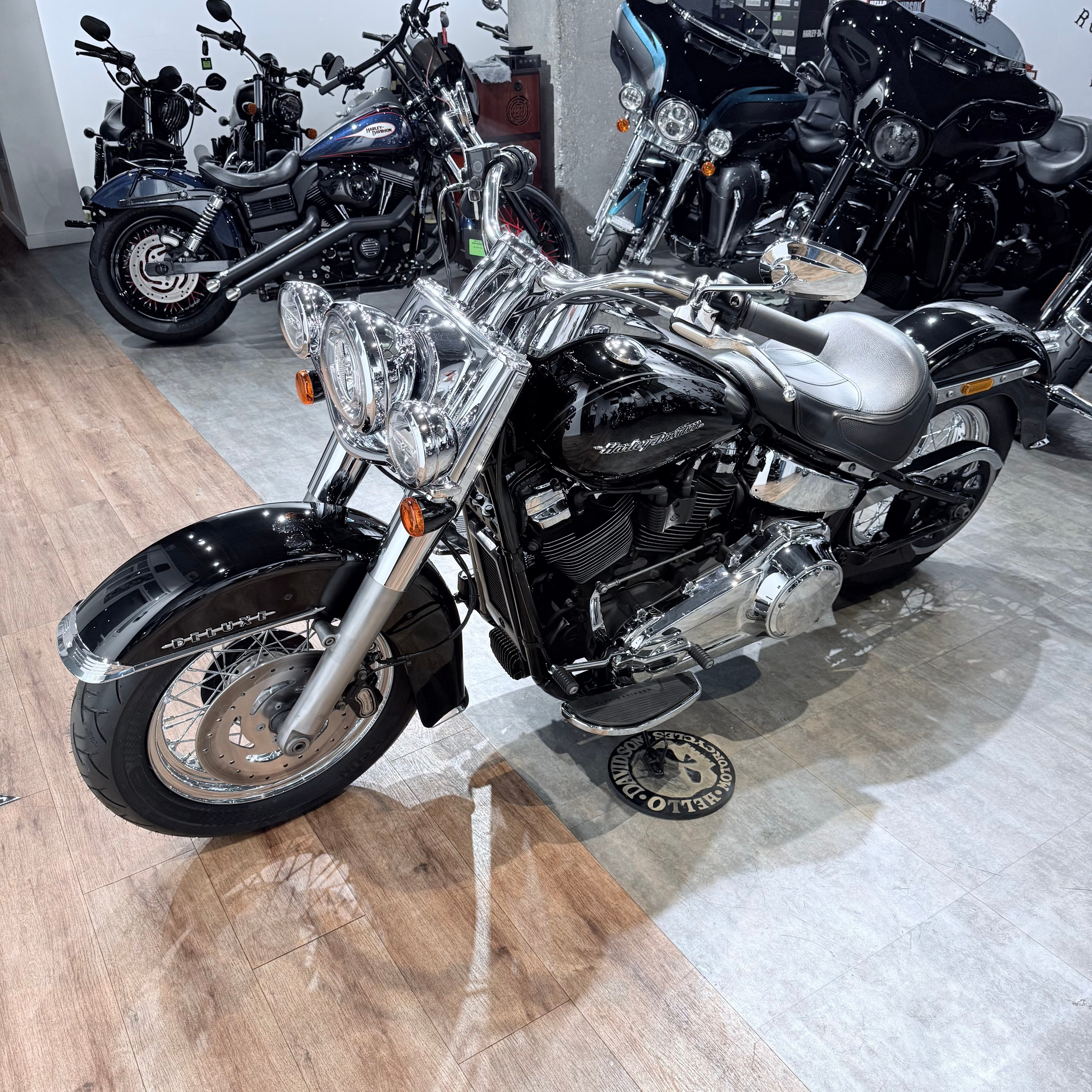 Купить Harley-Davidson 2018 Softail Deluхе 107 АВS (Softail/Dyna) — подробнее на сайте. Hello Davidson, Москва. Только хорошие мотоц