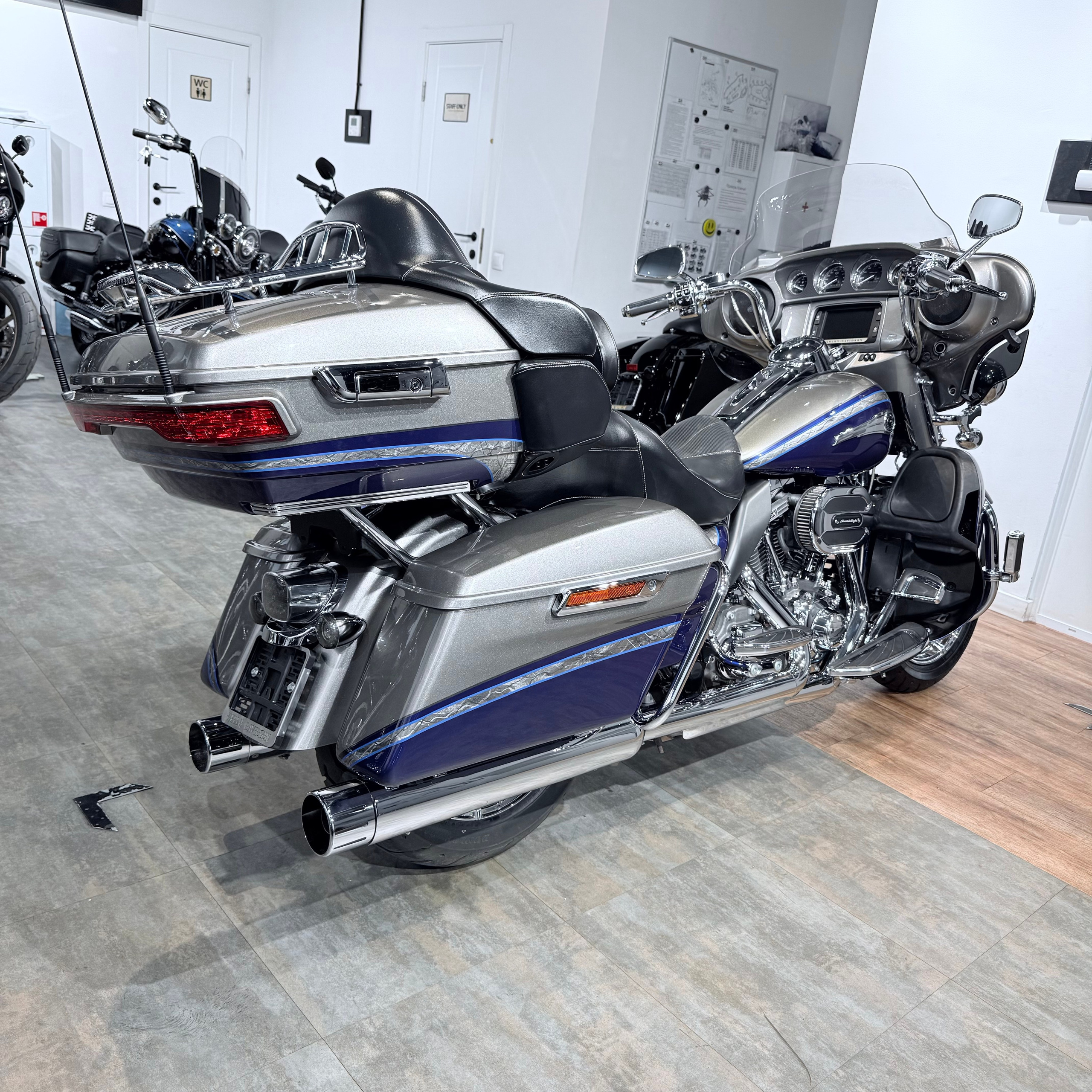 Мотоциклы Harley-Davidson 2016 CVO Limited 110 АВS Раlladium (Touring) — купить мотоцикл. Hello Davidson, Москва. Только хорошие мотоциклы…
