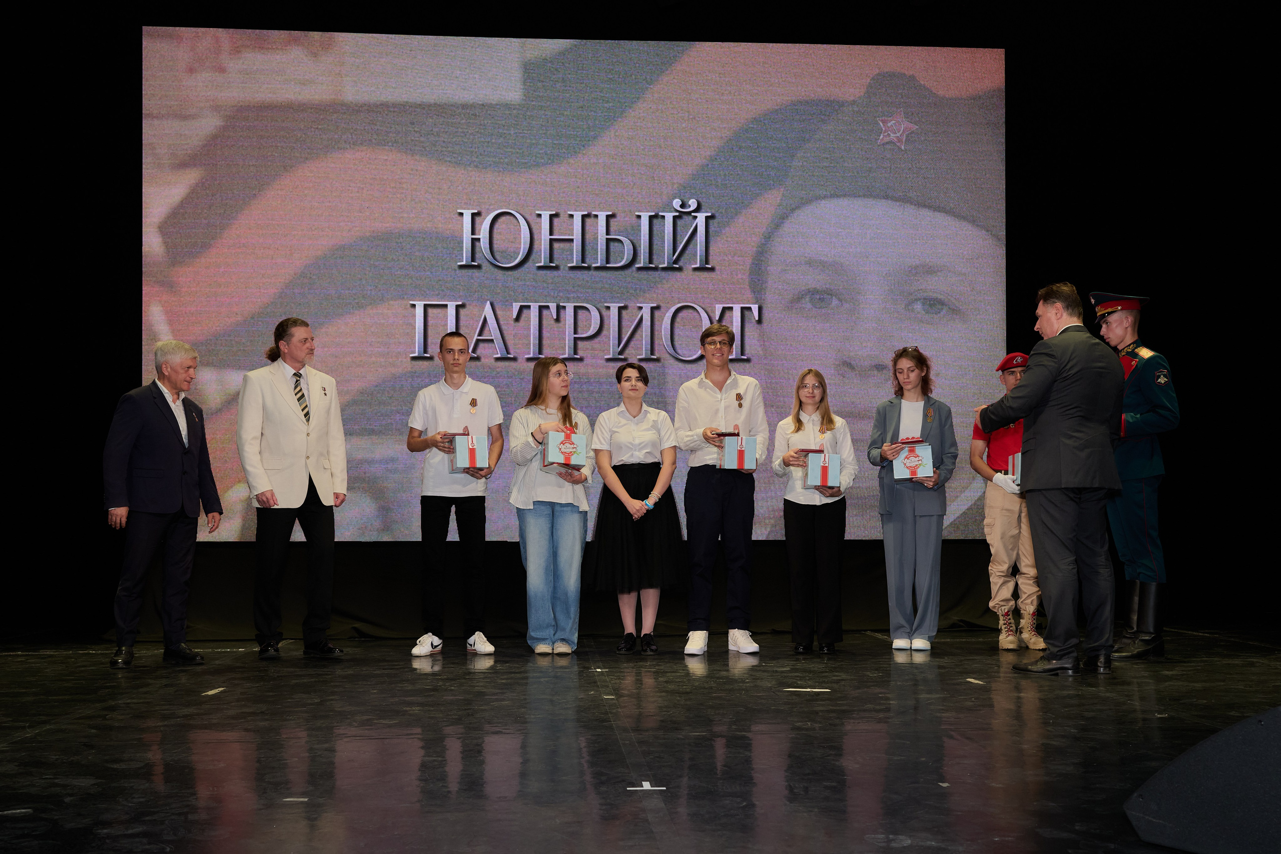 Церемония награждения медалями «Память Героев Отечества». Фотограф Роман Адлер
