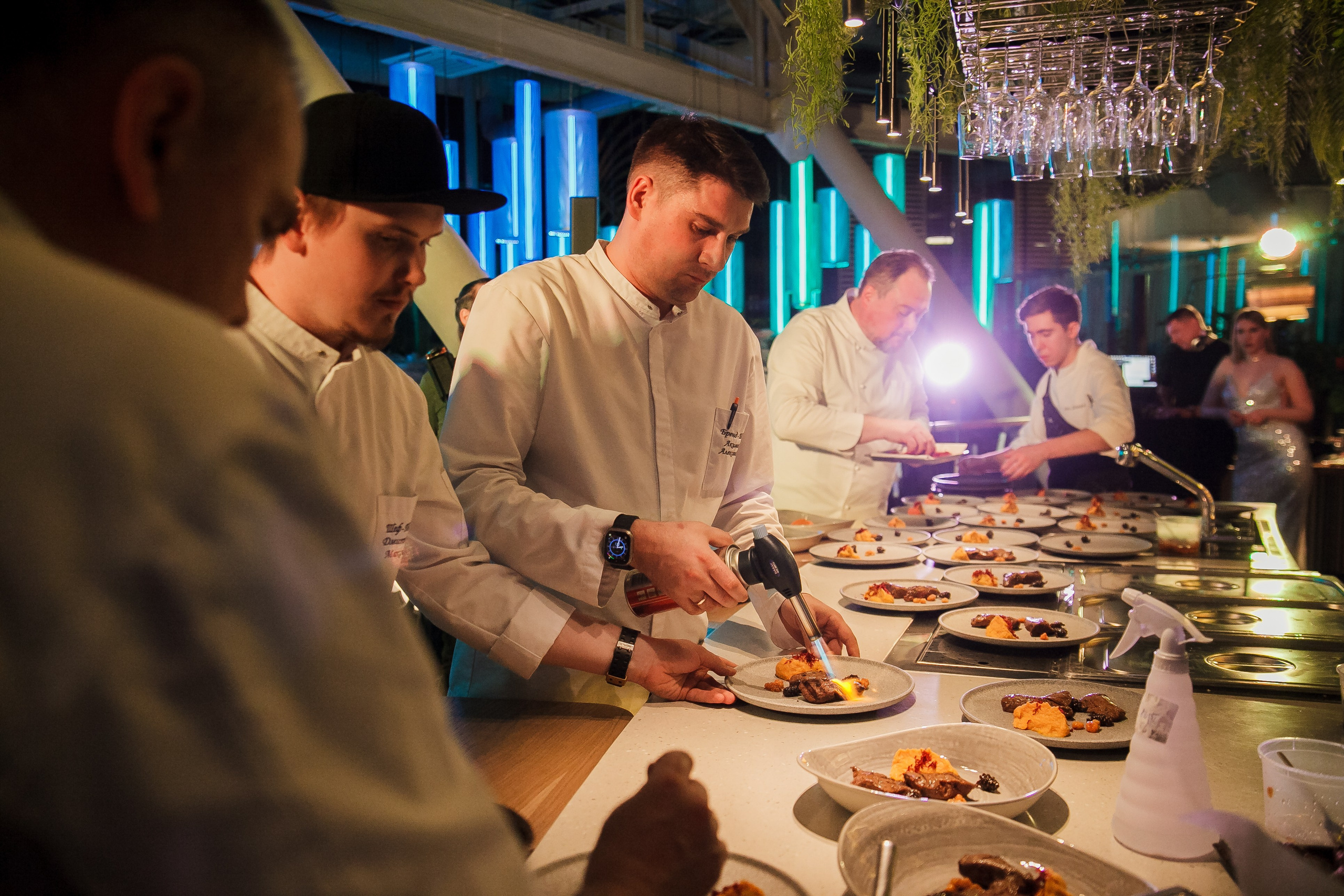 Гастроужин в ресторане Река с Шефповаром Владиславом Пискуновым. Свадебный и детский фотограф в Волгограде Слава Белов