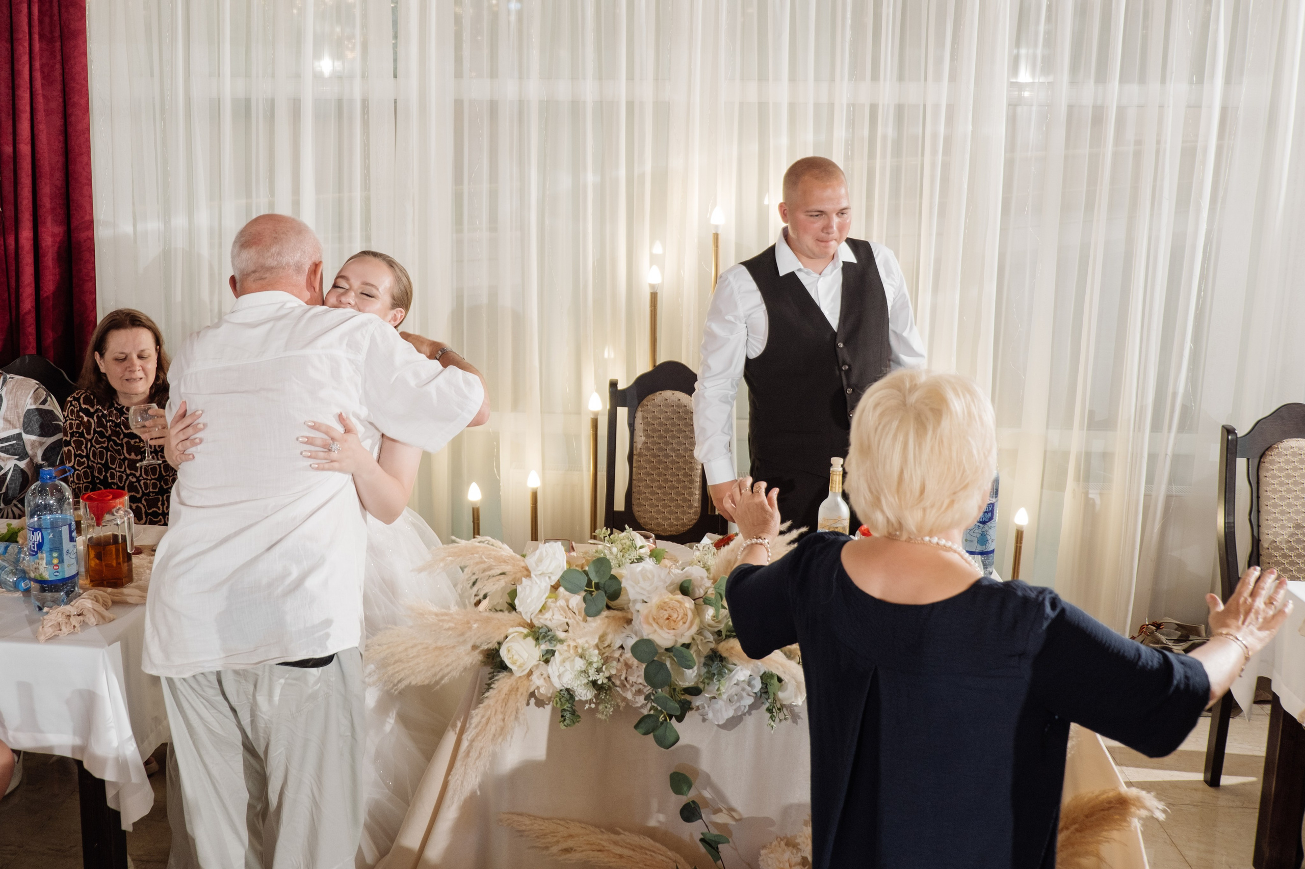 Свадебный ретопртаж. Профессиональная фотосъемка в Крыму. Натуральные эмоции и живые кадры. Забронируйте дату прямо сейчас!