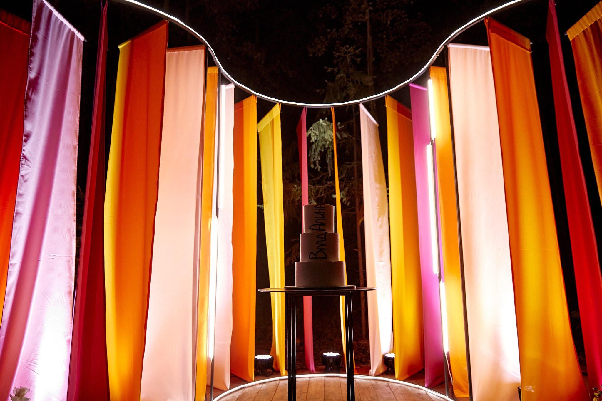 Living color — яркие и живые декорации от НикитинаДекор. Студия декора НикитинаДекор — оформление мероприятий в Ульяновске. Профессиональное создание эксклюзивных декораций