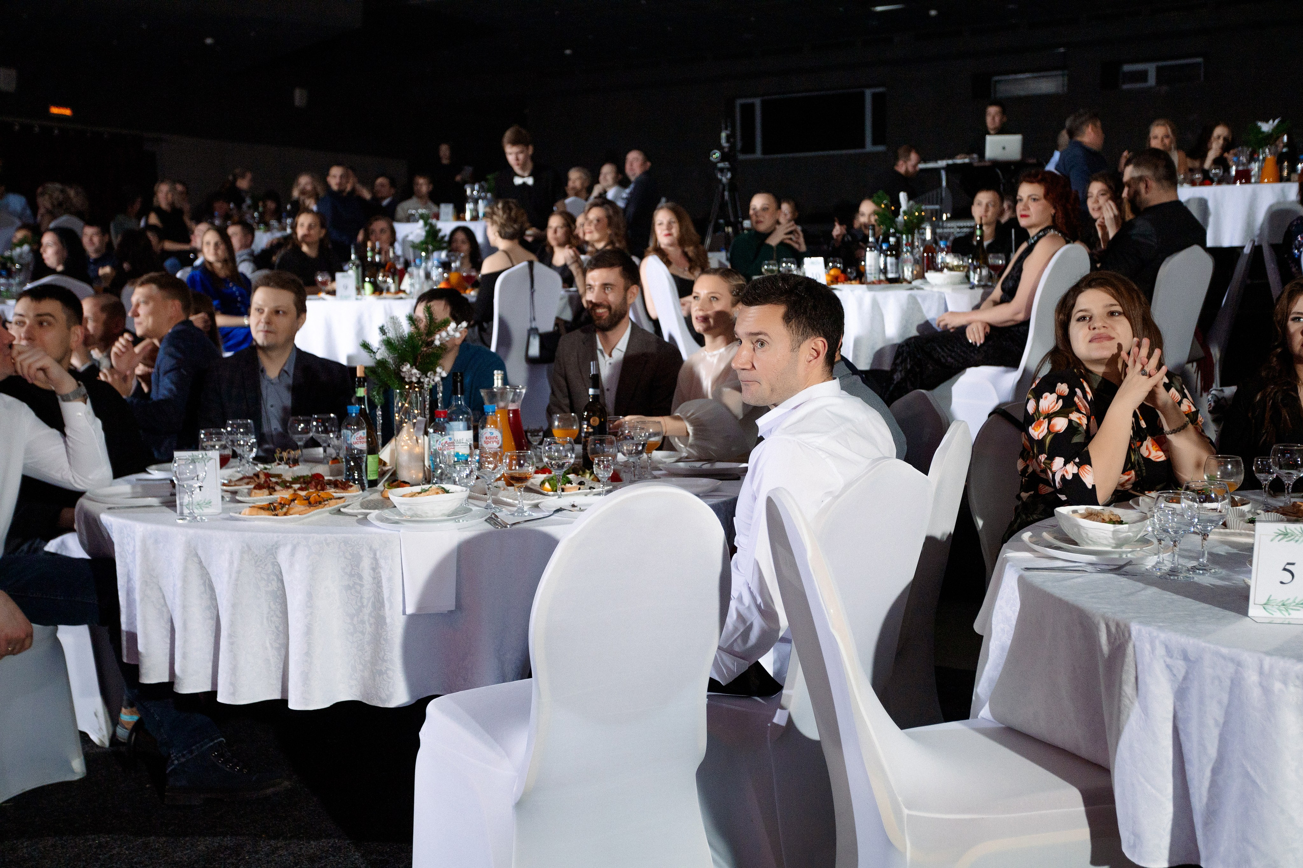 РЕПОРТАЖ: НОВЫЙ ГОД В ДК МЕТАЛЛУРГ. Профессиональный фотограф в Ижевске Леша Петров