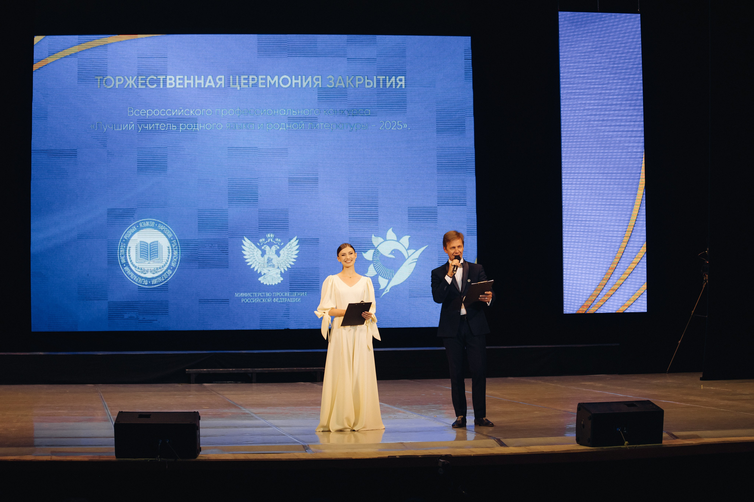 Лучший учитель родного языка и литературы 2025. Свадебный и семейный фотограф в Улан-Удэ