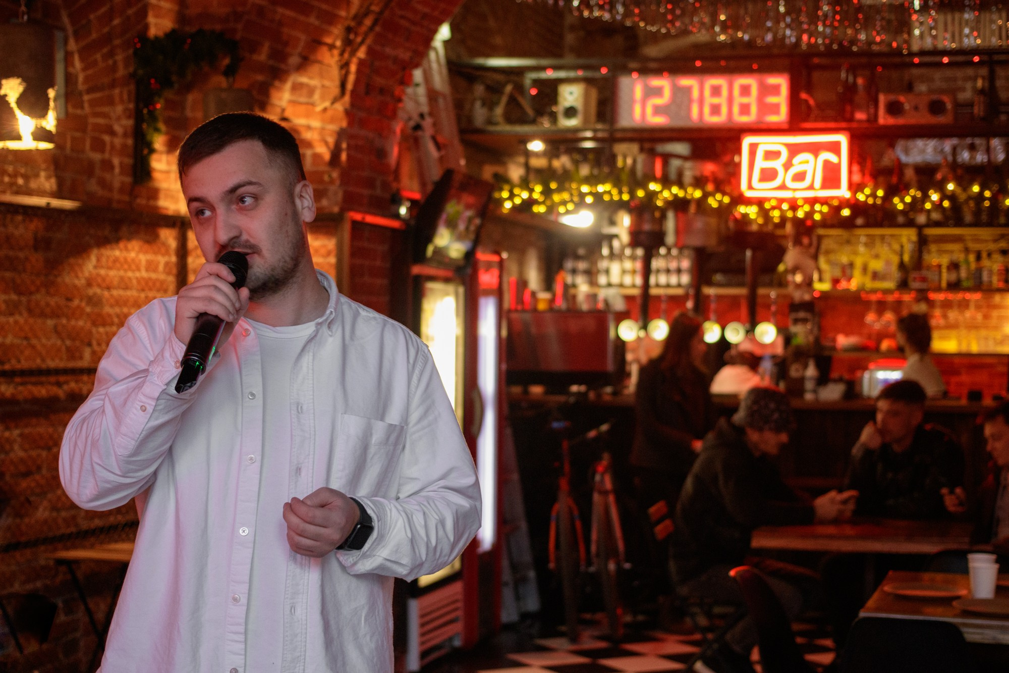 Новогодняя встреча в баре «Шаверма». Репортажный, промышленный и маркетплейс-фотограф Дмитрий Чернат