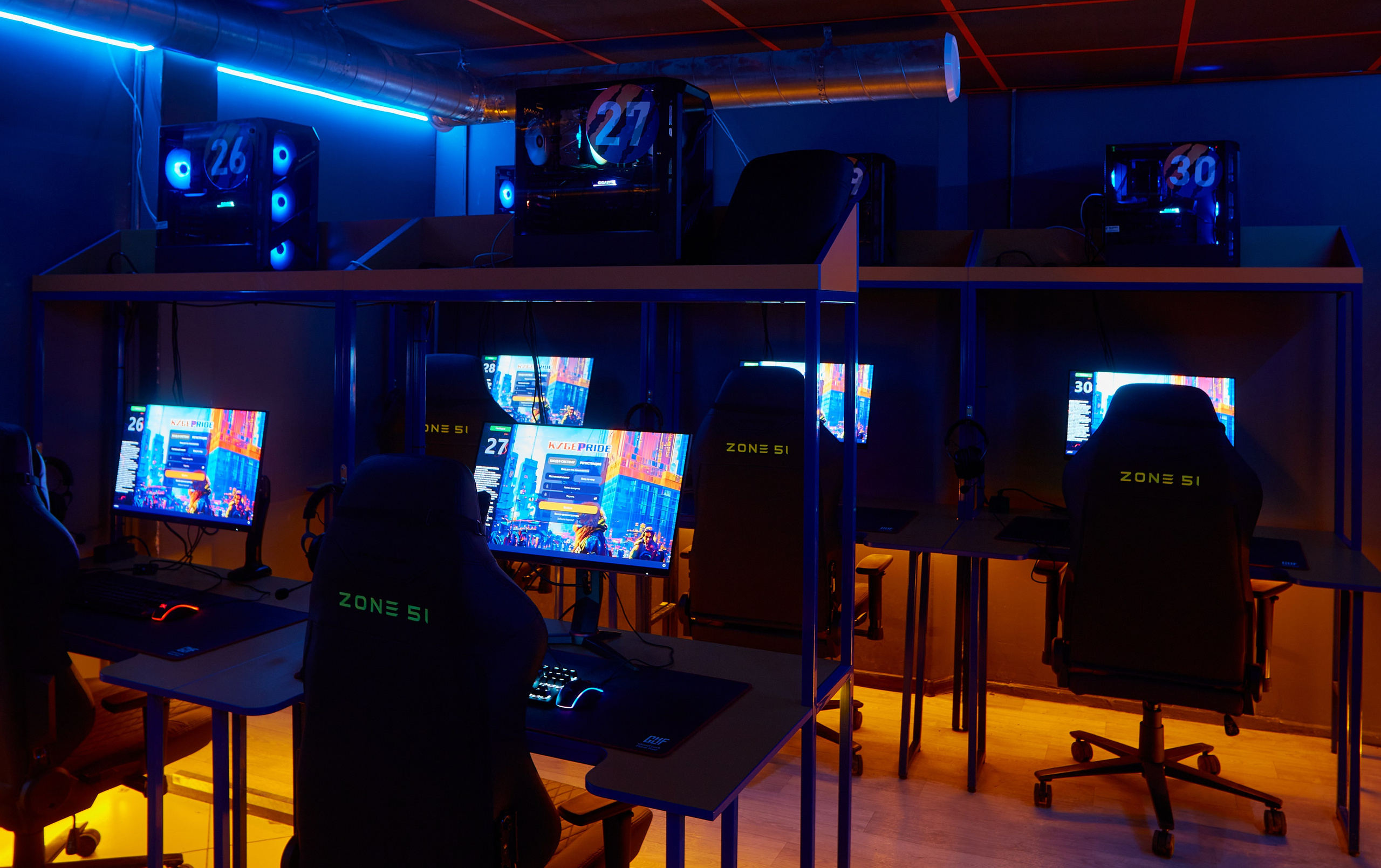 Фотосъёмка компьютерного клуба. Предметный и репортажный фотограф Алексей Кротов