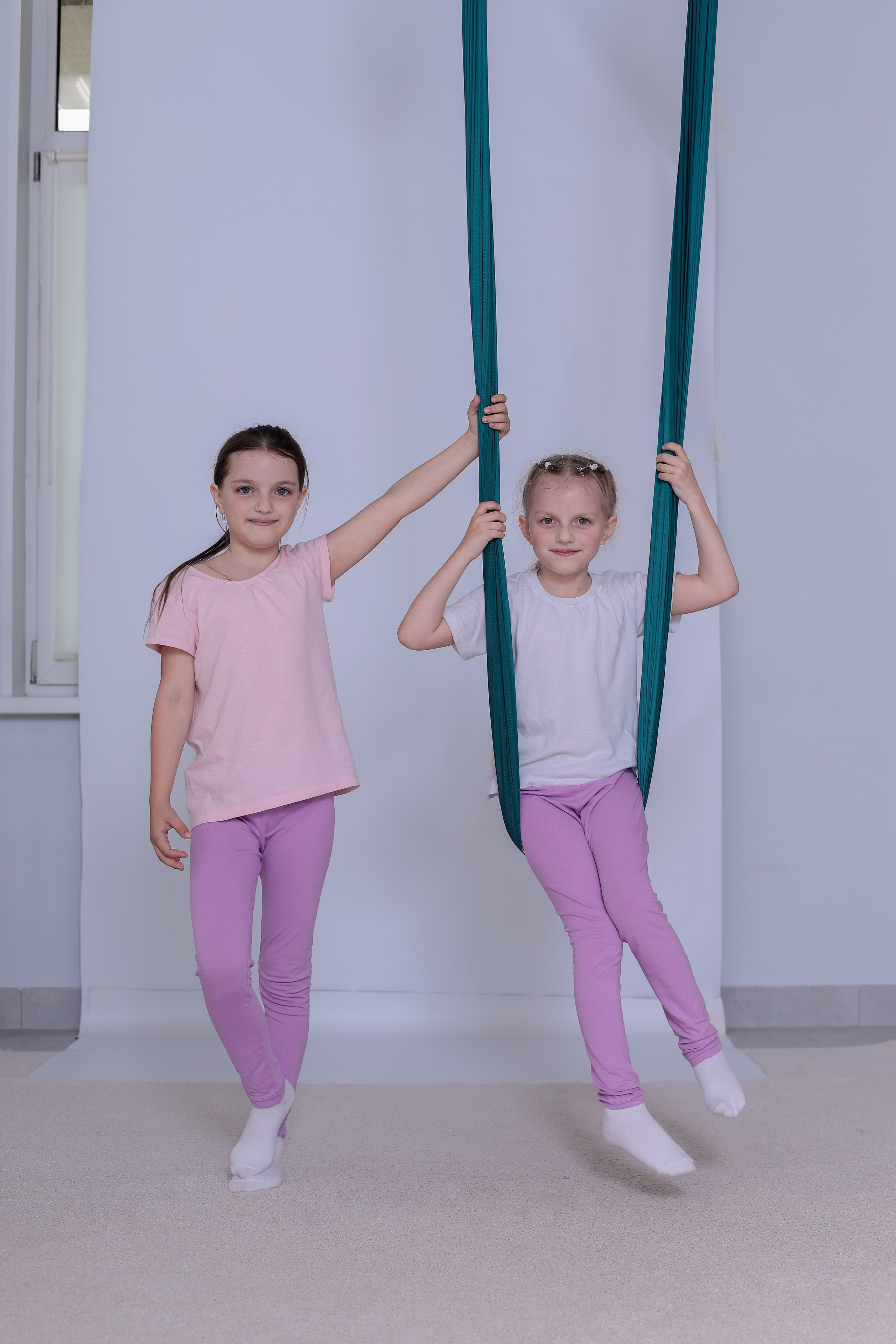 Детская аэройога. Фотограф Надршина Лилия