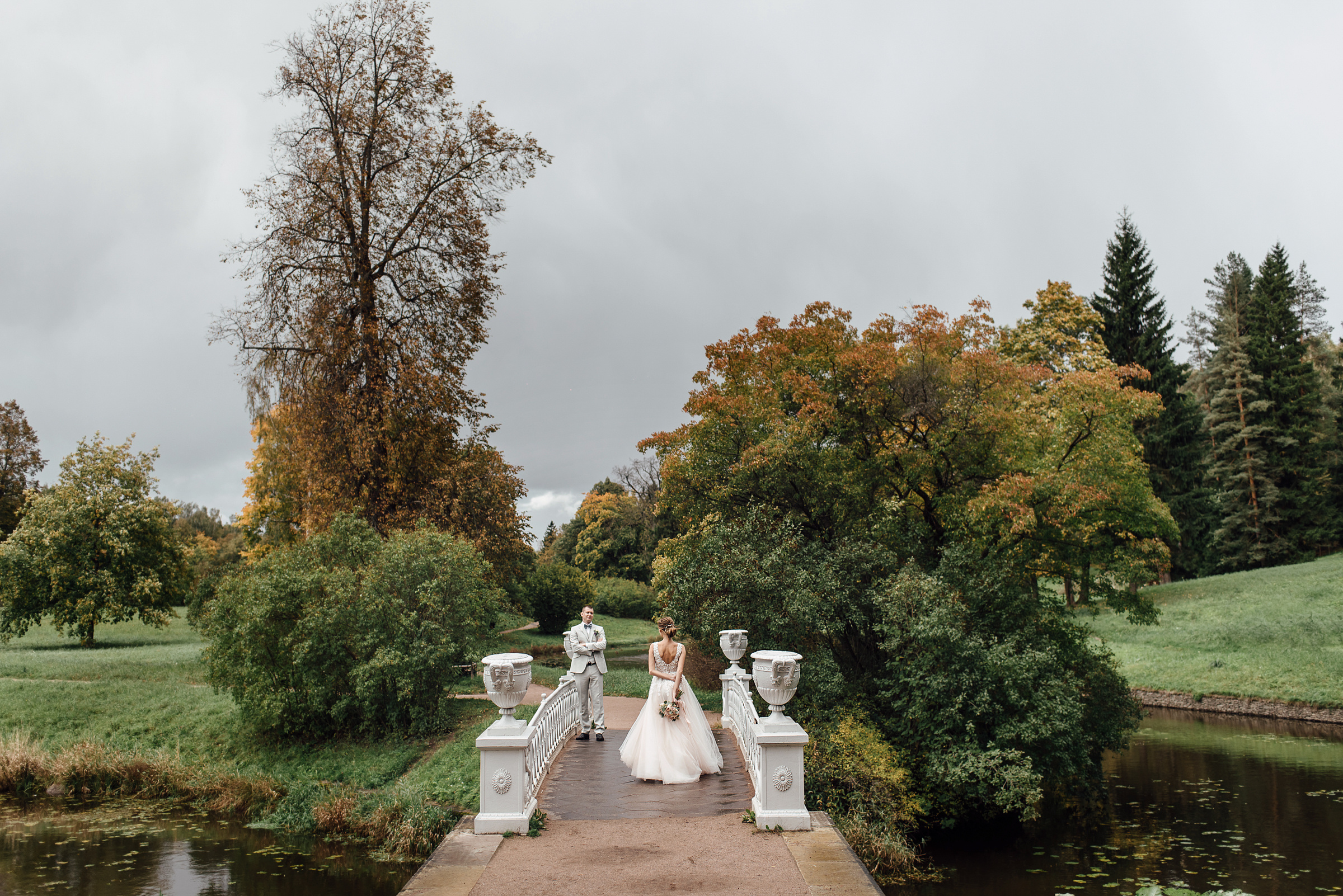 Свадебная фотосессия в Павловском дворце и парке. Свадебный фотограф в Санкт-Петербурге Венера Ахметова