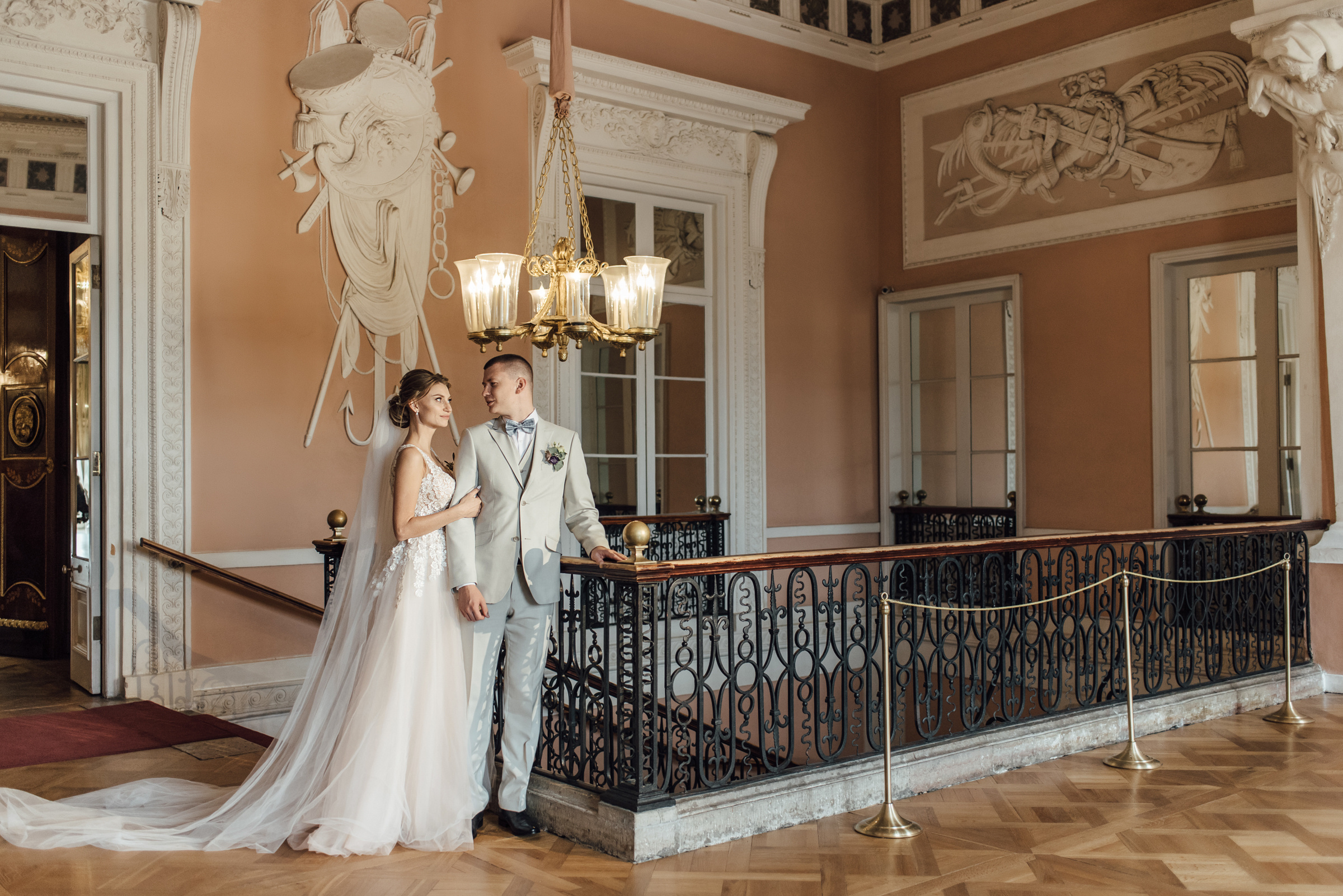 Свадебная фотосессия в Павловском дворце и парке. Свадебный фотограф в Санкт-Петербурге Венера Ахметова