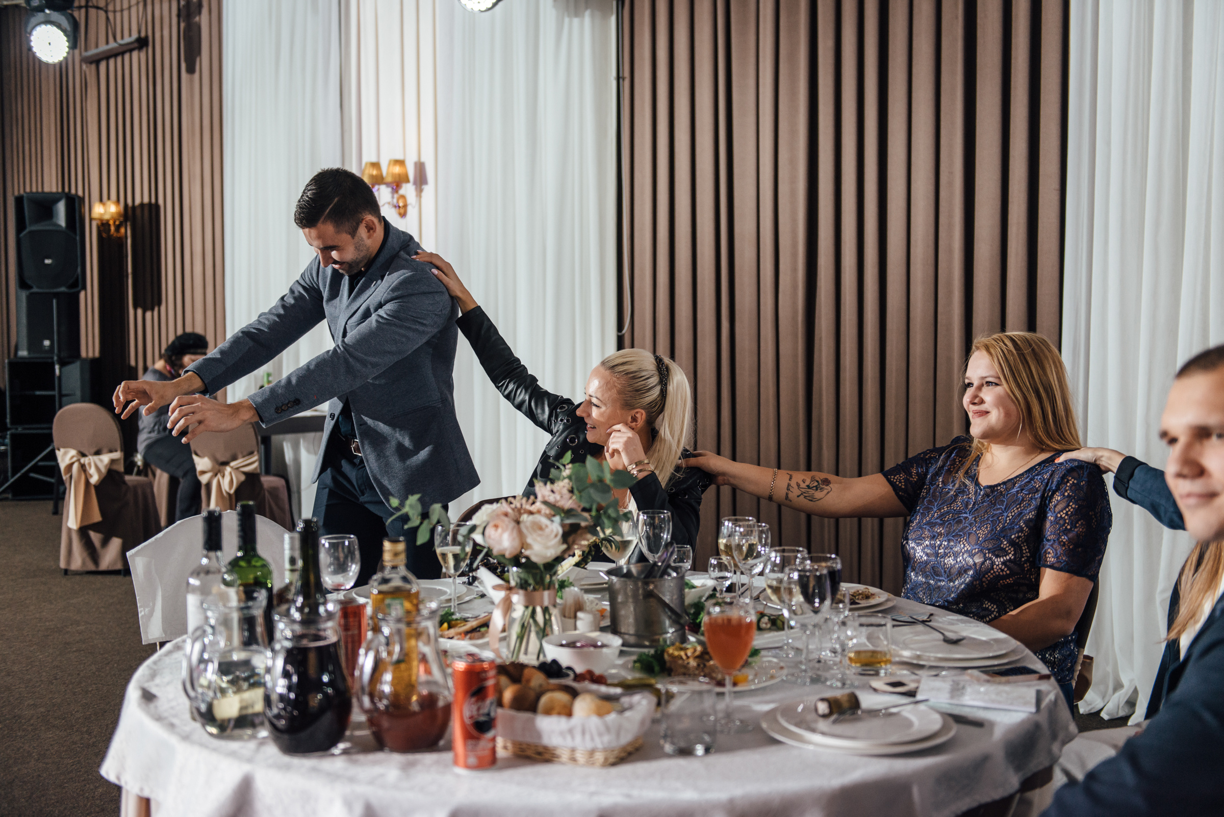 Свадебная фотосессия в Павловском дворце и парке. Свадебный фотограф в Санкт-Петербурге Венера Ахметова