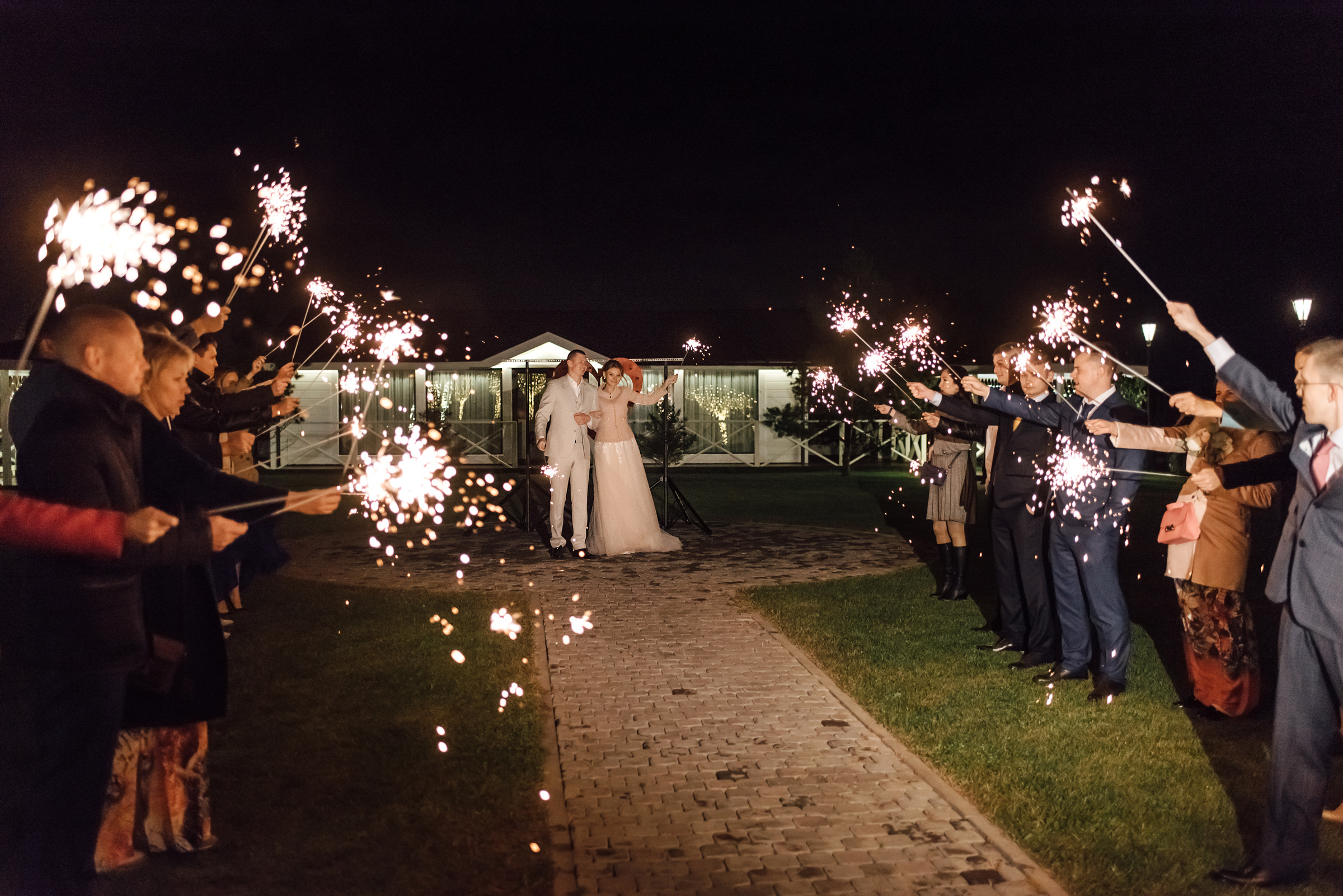 Свадебная фотосессия в Павловском дворце и парке. Свадебный фотограф в Санкт-Петербурге Венера Ахметова