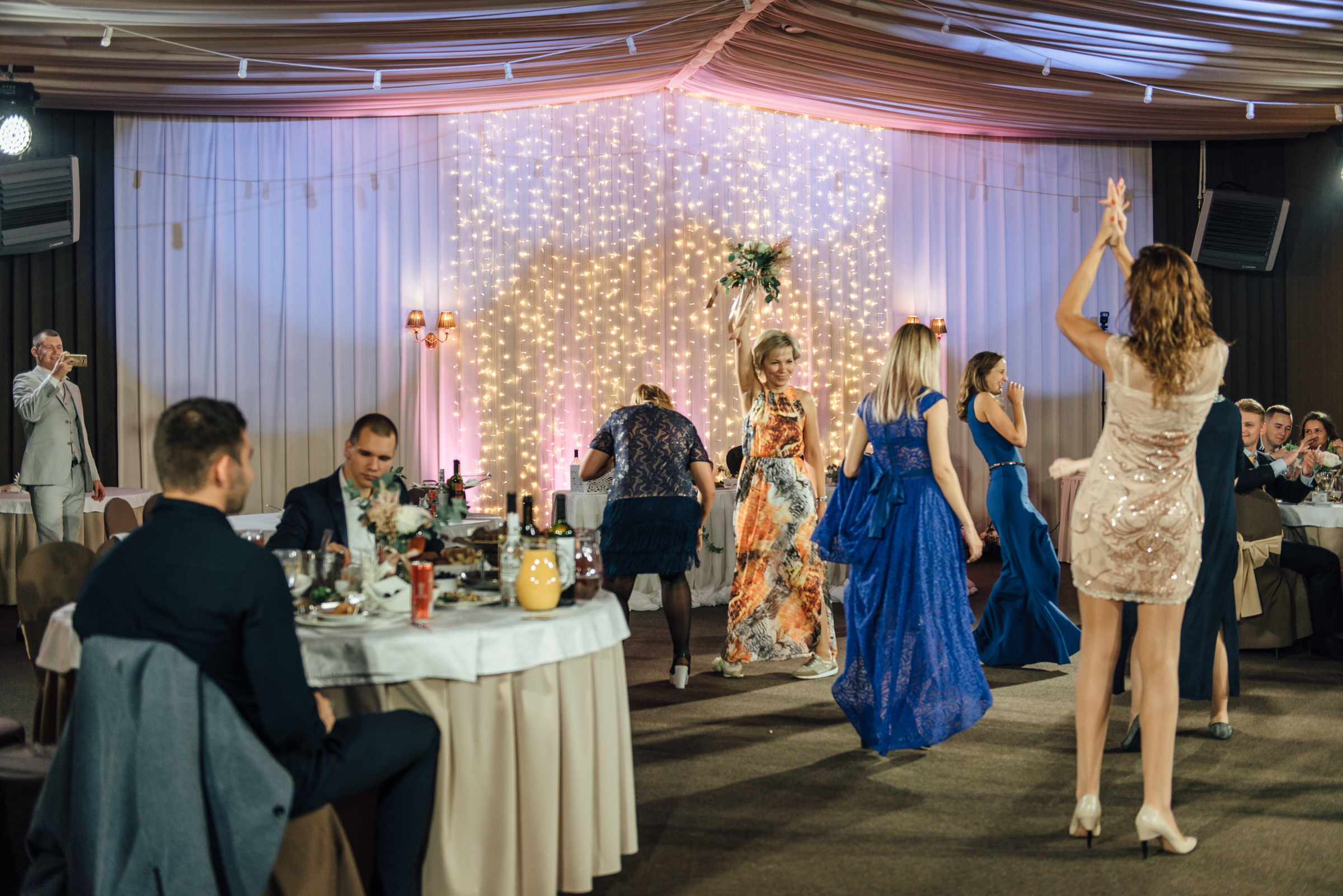 Свадебная фотосессия в Павловском дворце и парке. Свадебный фотограф в Санкт-Петербурге Венера Ахметова