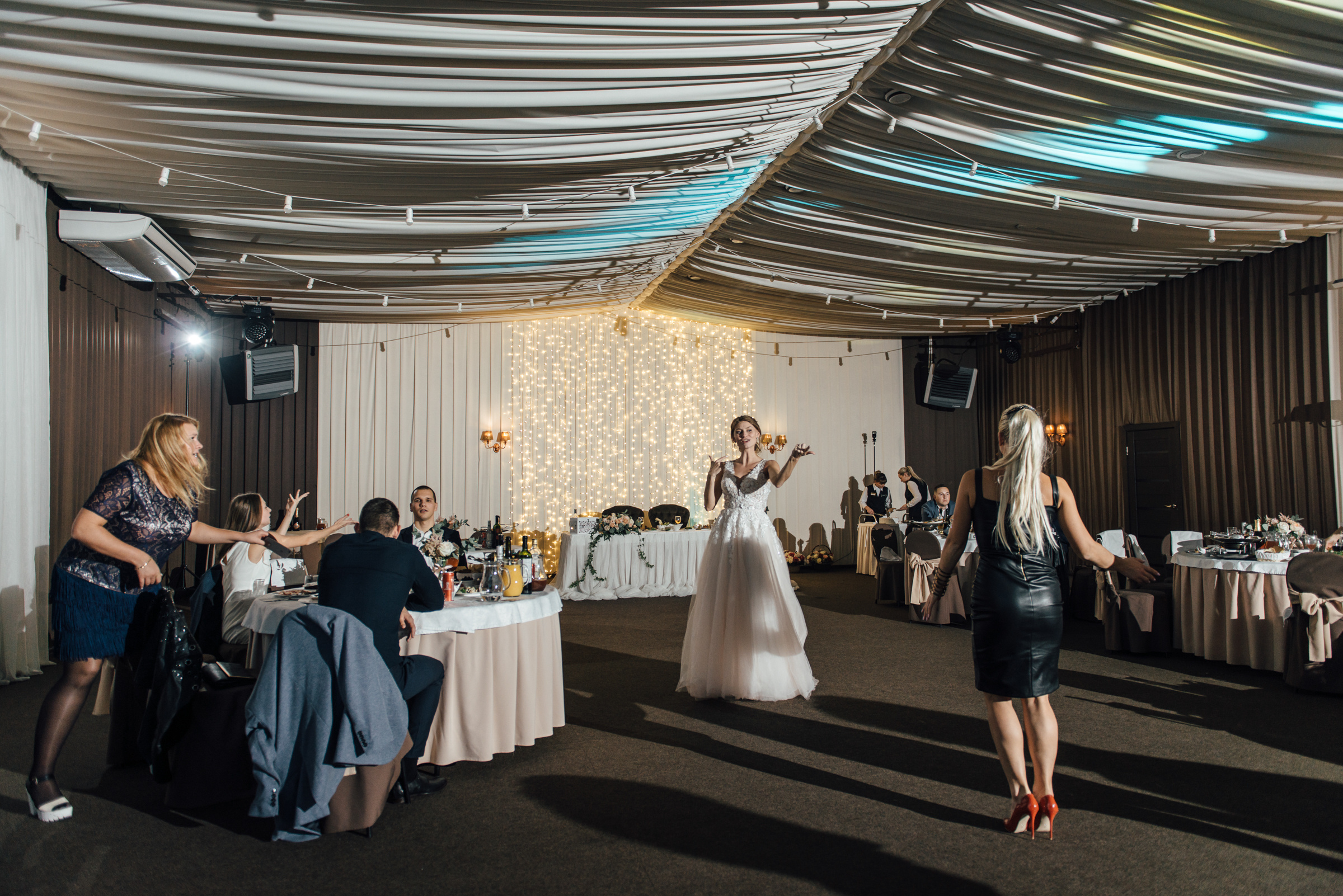 Свадебная фотосессия в Павловском дворце и парке. Свадебный фотограф в Санкт-Петербурге Венера Ахметова