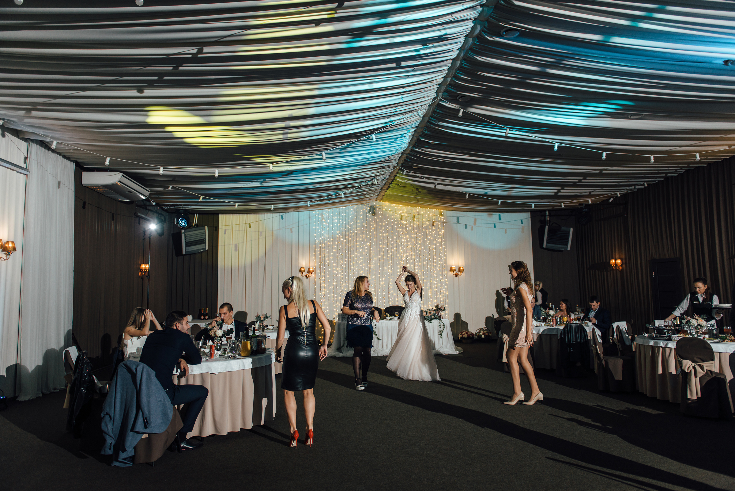 Свадебная фотосессия в Павловском дворце и парке. Свадебный фотограф в Санкт-Петербурге Венера Ахметова