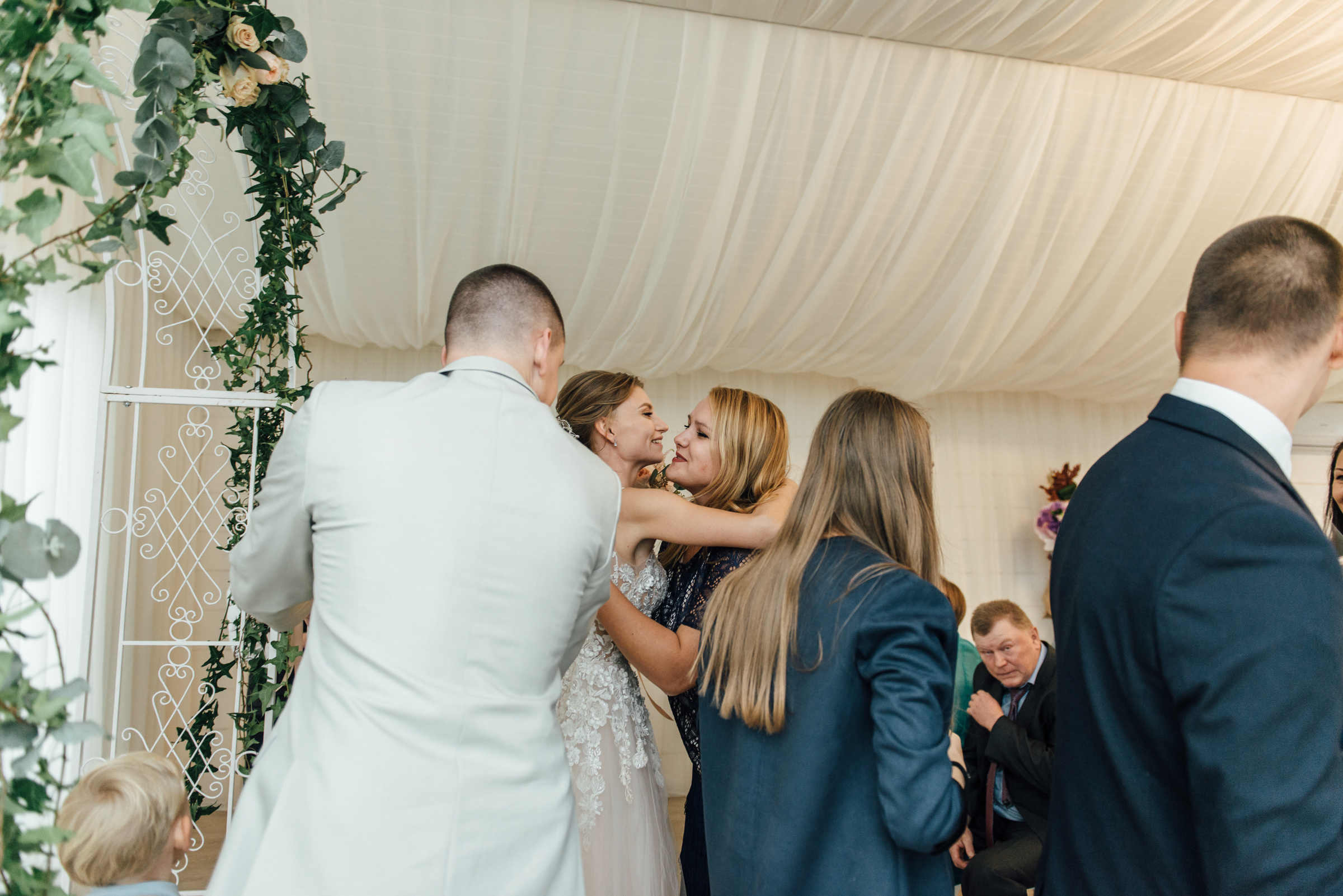 Свадебная фотосессия в Павловском дворце и парке. Свадебный фотограф в Санкт-Петербурге Венера Ахметова