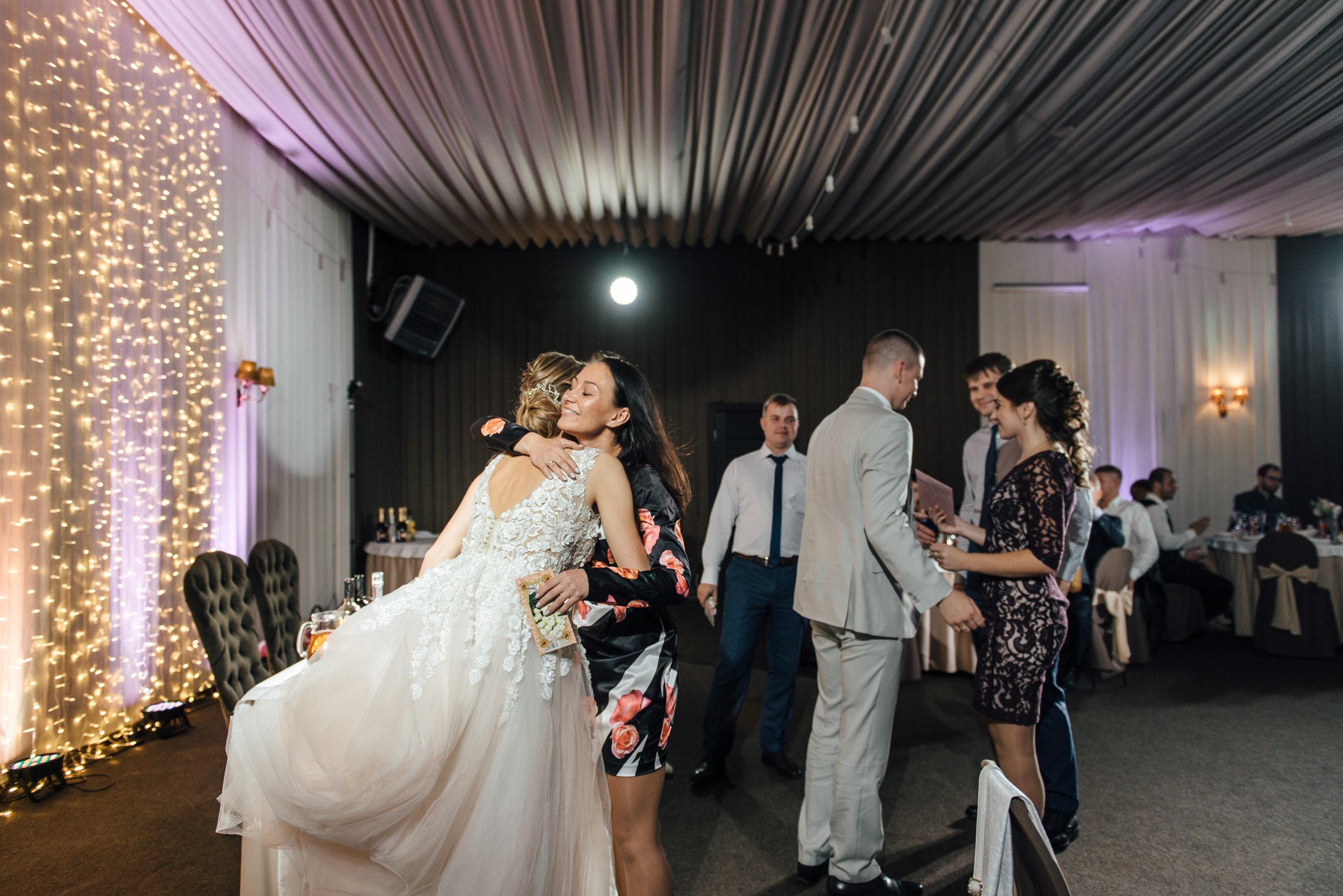 Свадебная фотосессия в Павловском дворце и парке. Свадебный фотограф в Санкт-Петербурге Венера Ахметова