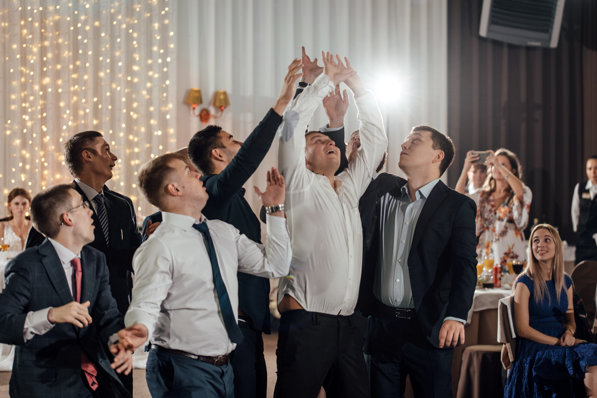 Свадебная фотосессия в Павловском дворце и парке. Свадебный фотограф в Санкт-Петербурге Венера Ахметова