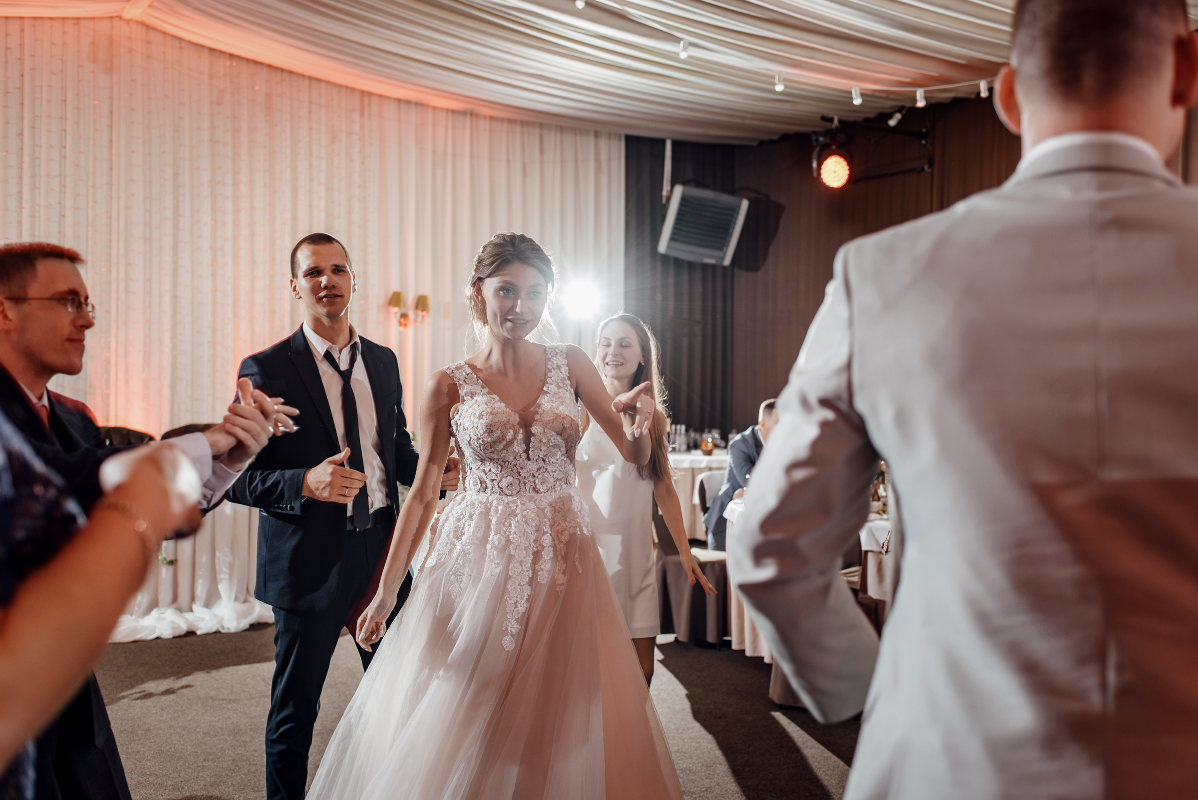 Свадебная фотосессия в Павловском дворце и парке. Свадебный фотограф в Санкт-Петербурге Венера Ахметова